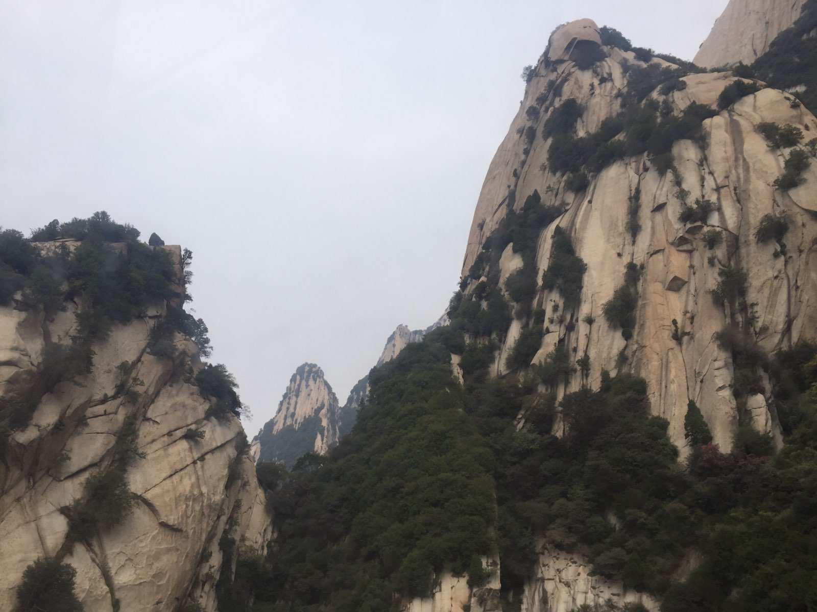 华山古称“西岳”，雅称“太华山”，为中国著名的五岳之一，中华文明的发祥