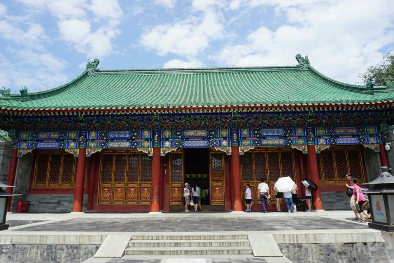 恭王府，朱漆青瓦的，老北京的古建筑。