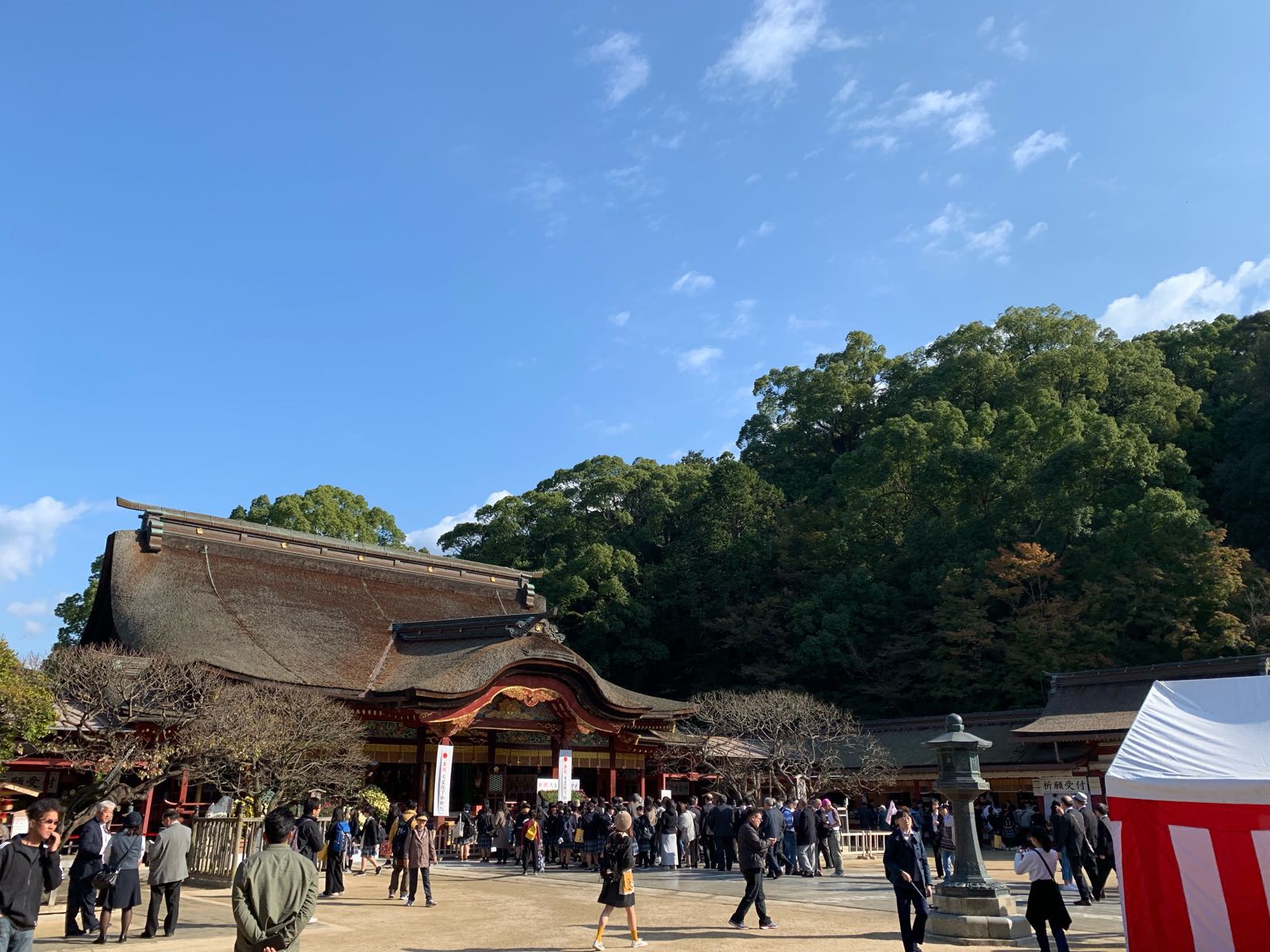 天满宫两个总本社之一，虽然规模及人流均不及京都的北野天满宫，仍旧是值得