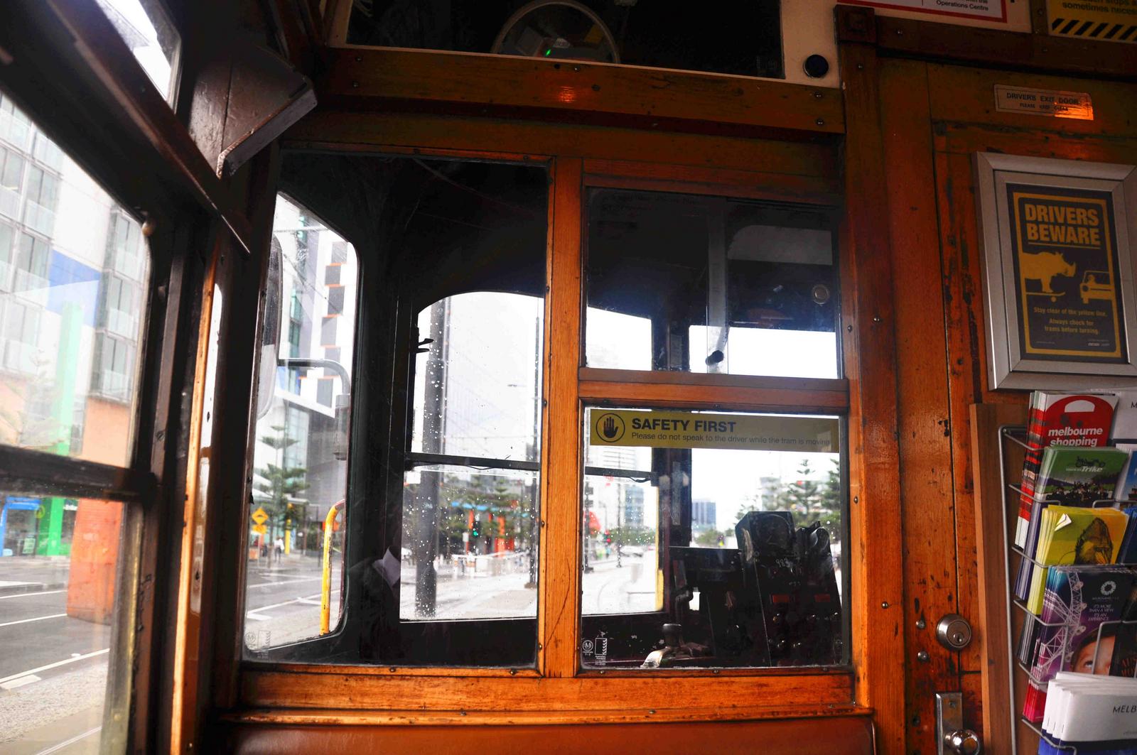 墨尔本35路环城电车，保留了五六十年代的型号，最重要的是它是免费的，车