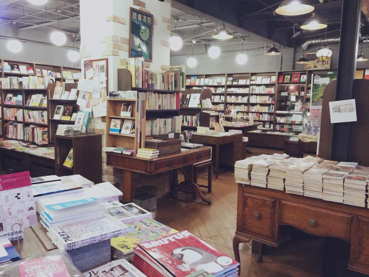 京都最美丽的书店没有之一，这家开了30多年的书店，其实还贩卖杂货，开在