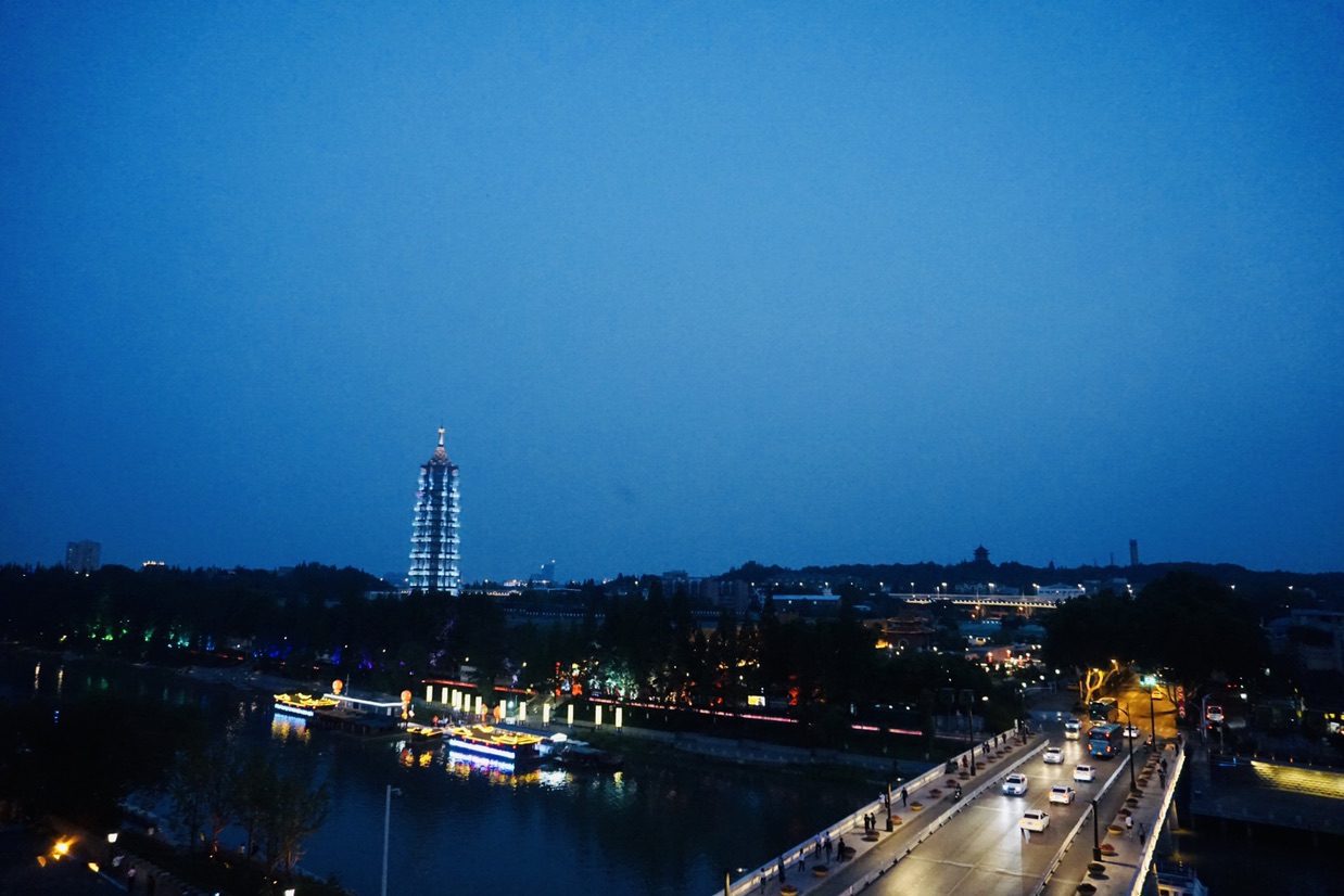 南京：城楼上的夜色与老门东的安宁在南京待了这些年，好久没上_中华门