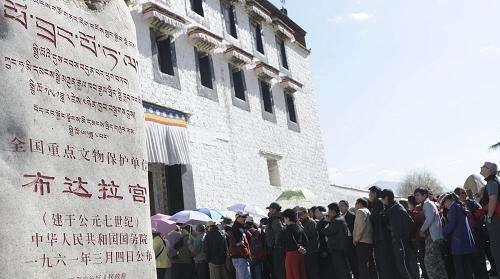 西藏最难买到门票的景区，安检比登机难，门票最高曾达150元_布达拉宫