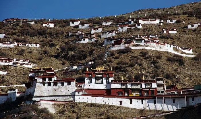 深度观礼——天葬第二次西藏之行最大的收获：来到直贡梯寺天葬_直贡梯寺天葬台