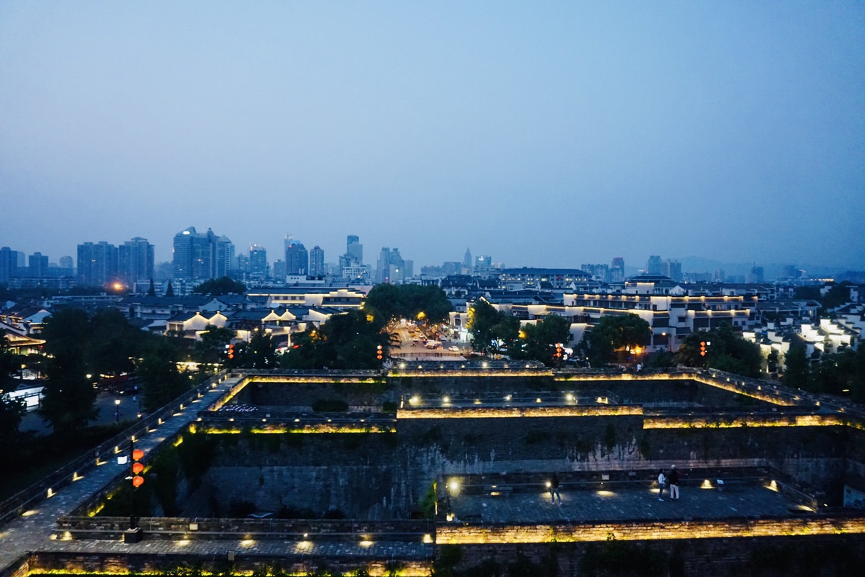 南京：城楼上的夜色与老门东的安宁在南京待了这些年，好久没上_中华门