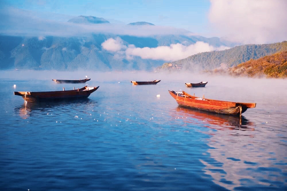 泸沽湖旅行｜女儿国的蓝色绝对震撼你！第一眼见到泸沽湖的时候_泸沽湖国家级风景名胜区