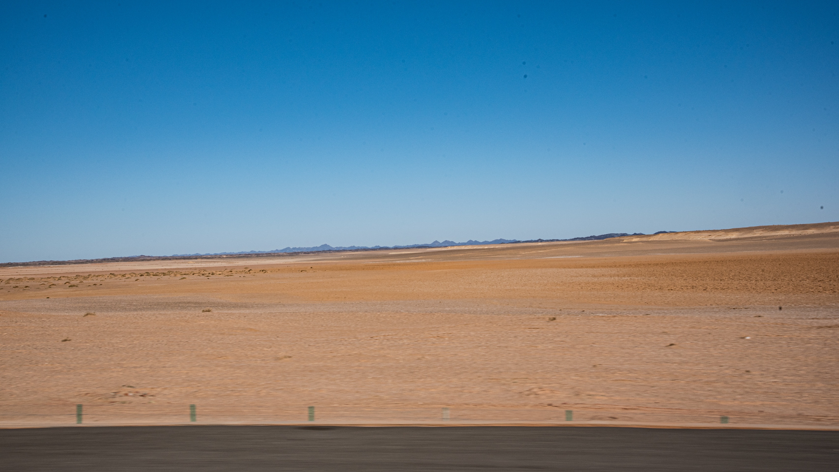 新疆自驾|五天3500公里自驾京新高速，横穿中国路线分享_穿越G7大漠天路