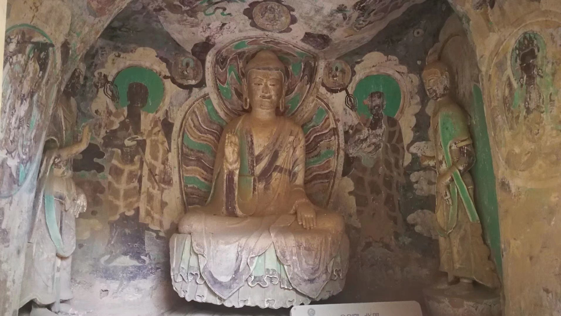 炳灵寺石窟位于甘肃省永靖县-是中国著名的石窟之一