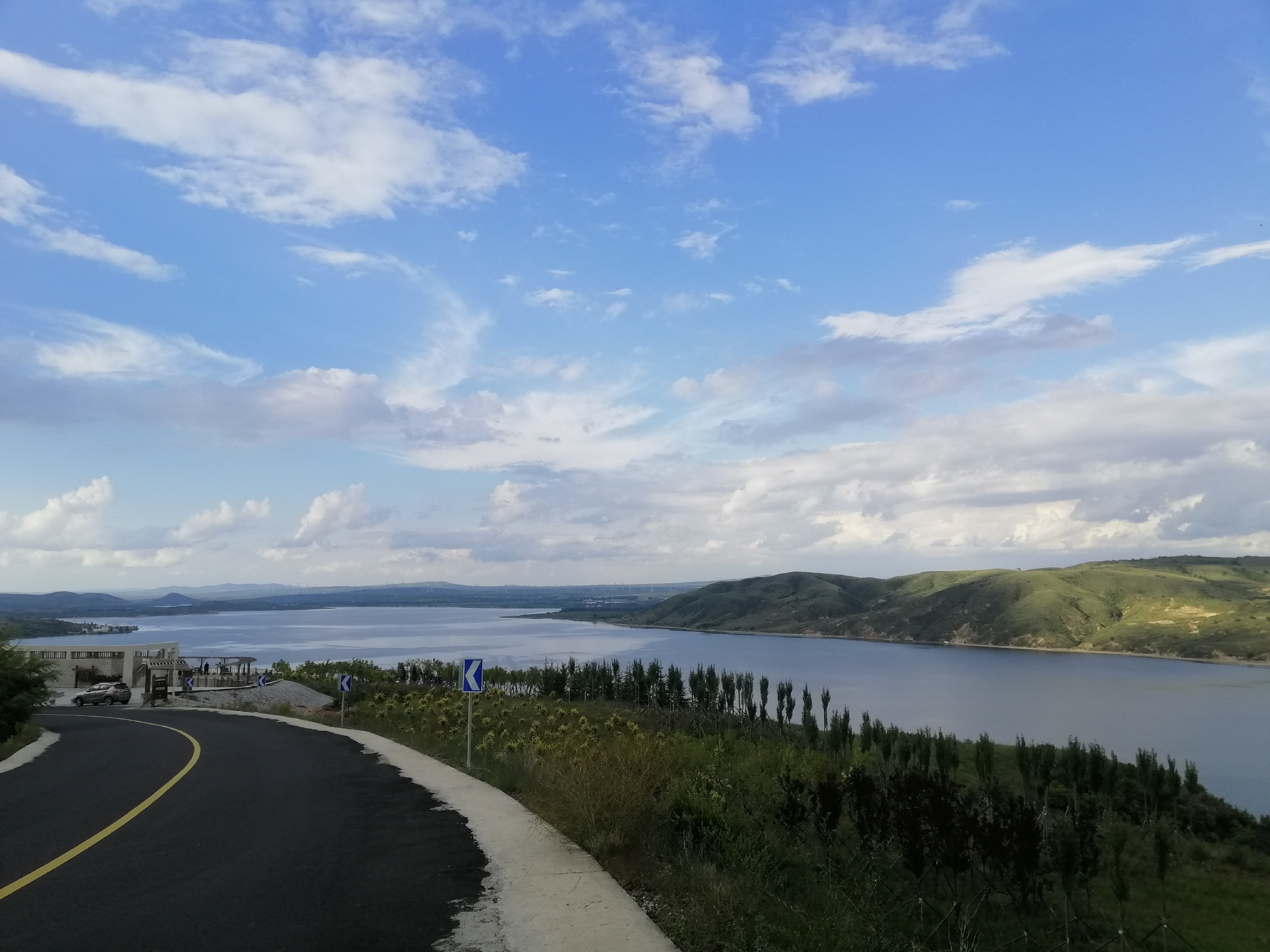 美丽的多伦湖既壮观又秀美的立体画卷，自驾环湖一圈三小时左右