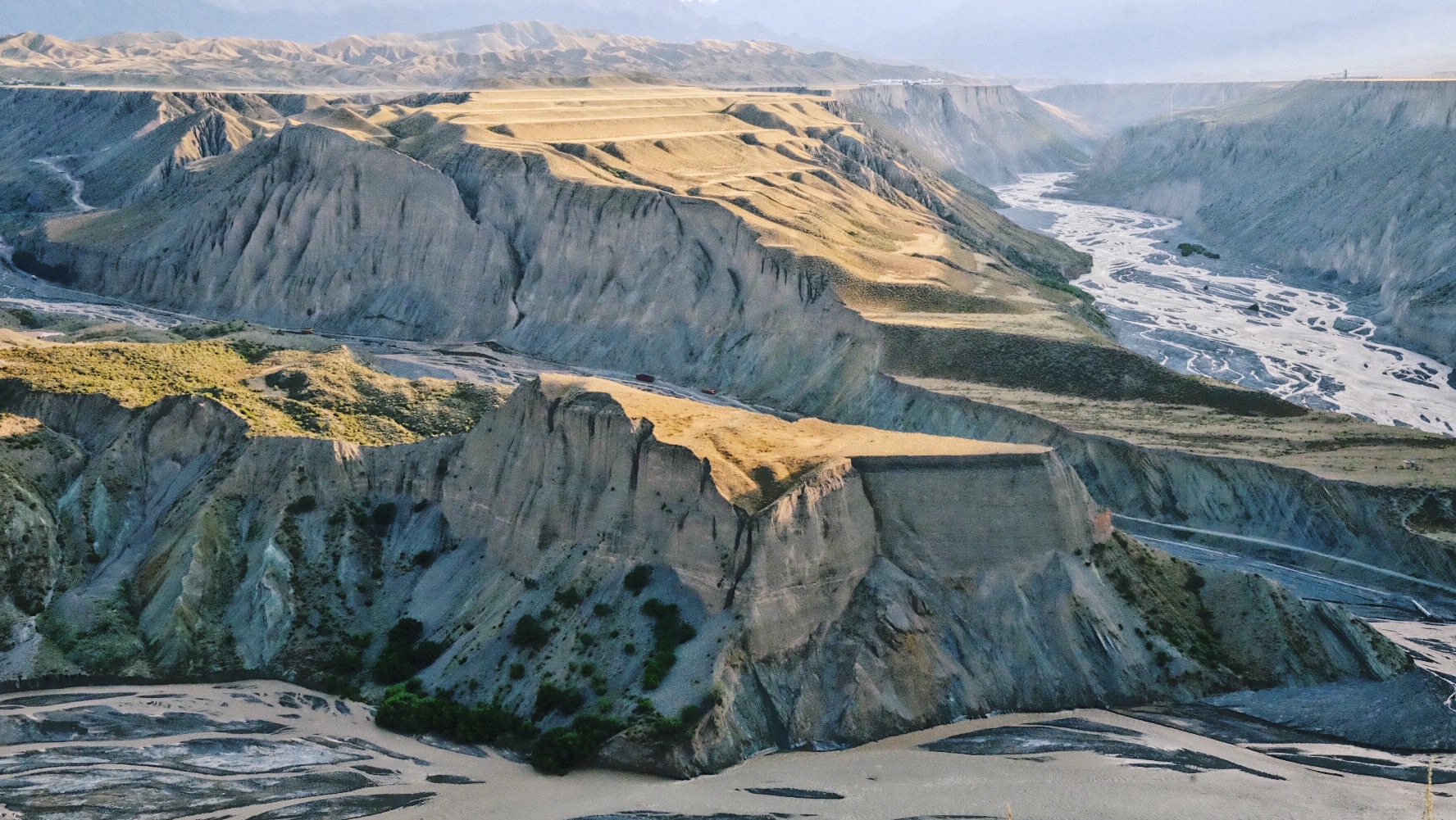 大自然令人震撼的鬼斧神工 | 安集海大峡谷