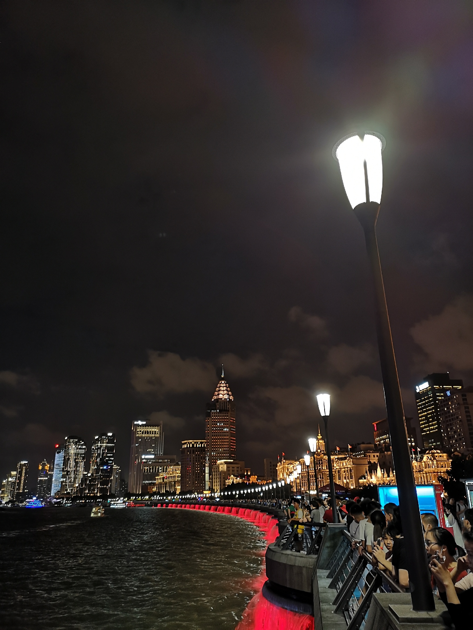 2020年8月4日最新上海外滩夜景图片大全