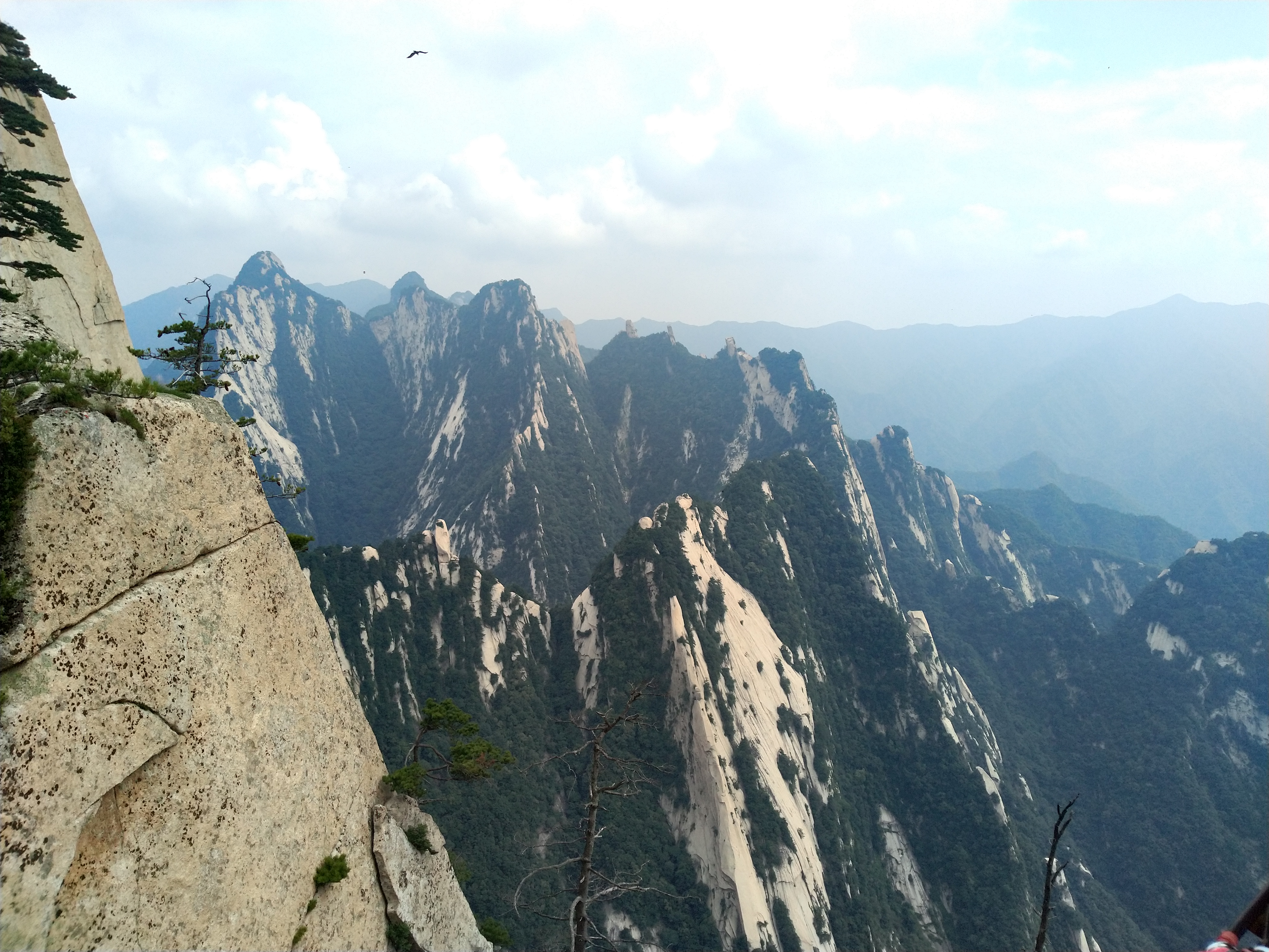 西岳华山，中华第一险山，自然景色冠绝五岳。