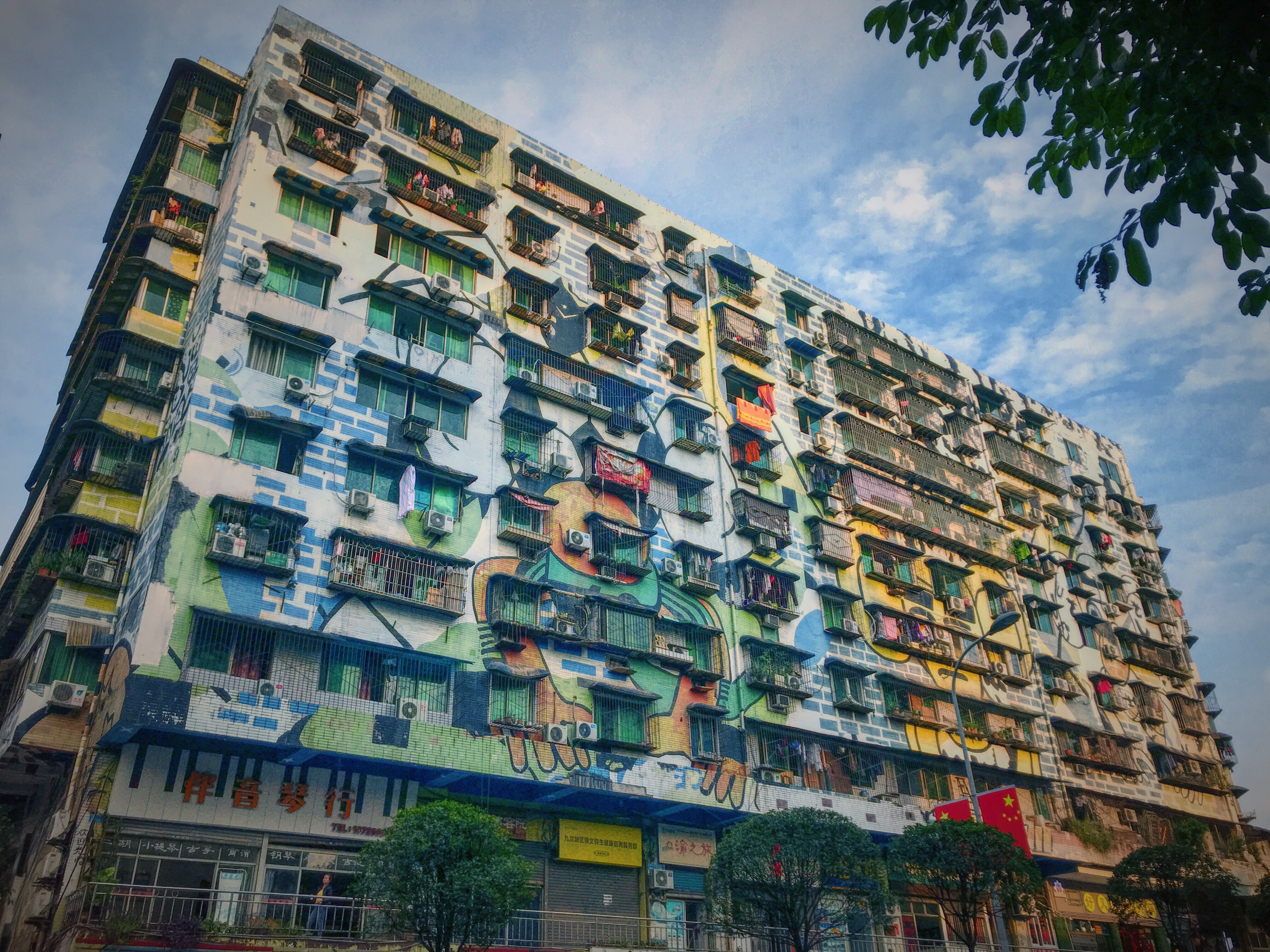 重庆网红打卡地-黄桷坪涂鸦艺术街 艺术气息浓厚，承载着无数人的青春与情怀