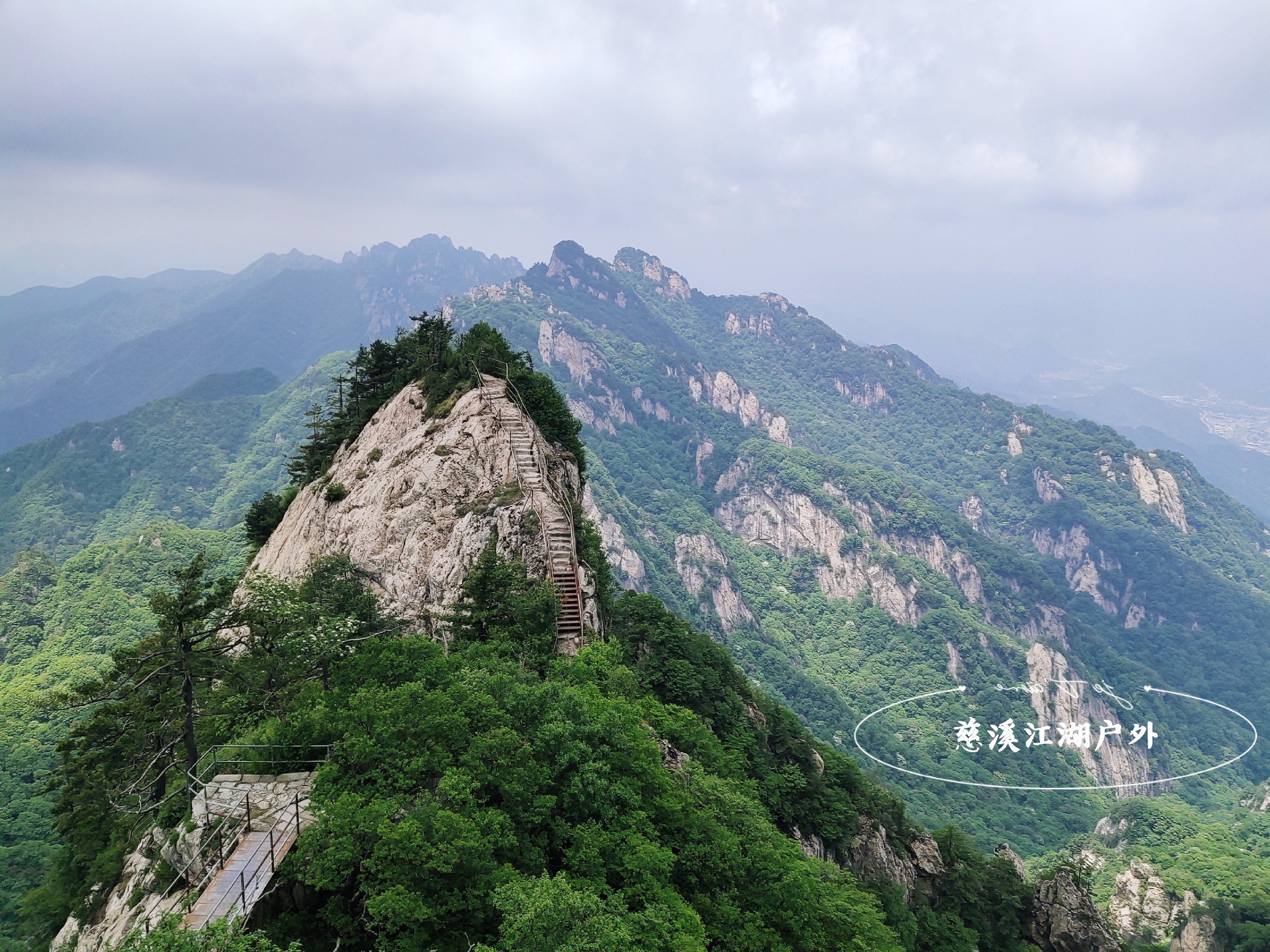 被低估了的老君山，十里画屏峰林极美，但谁说只能坐索道上山？