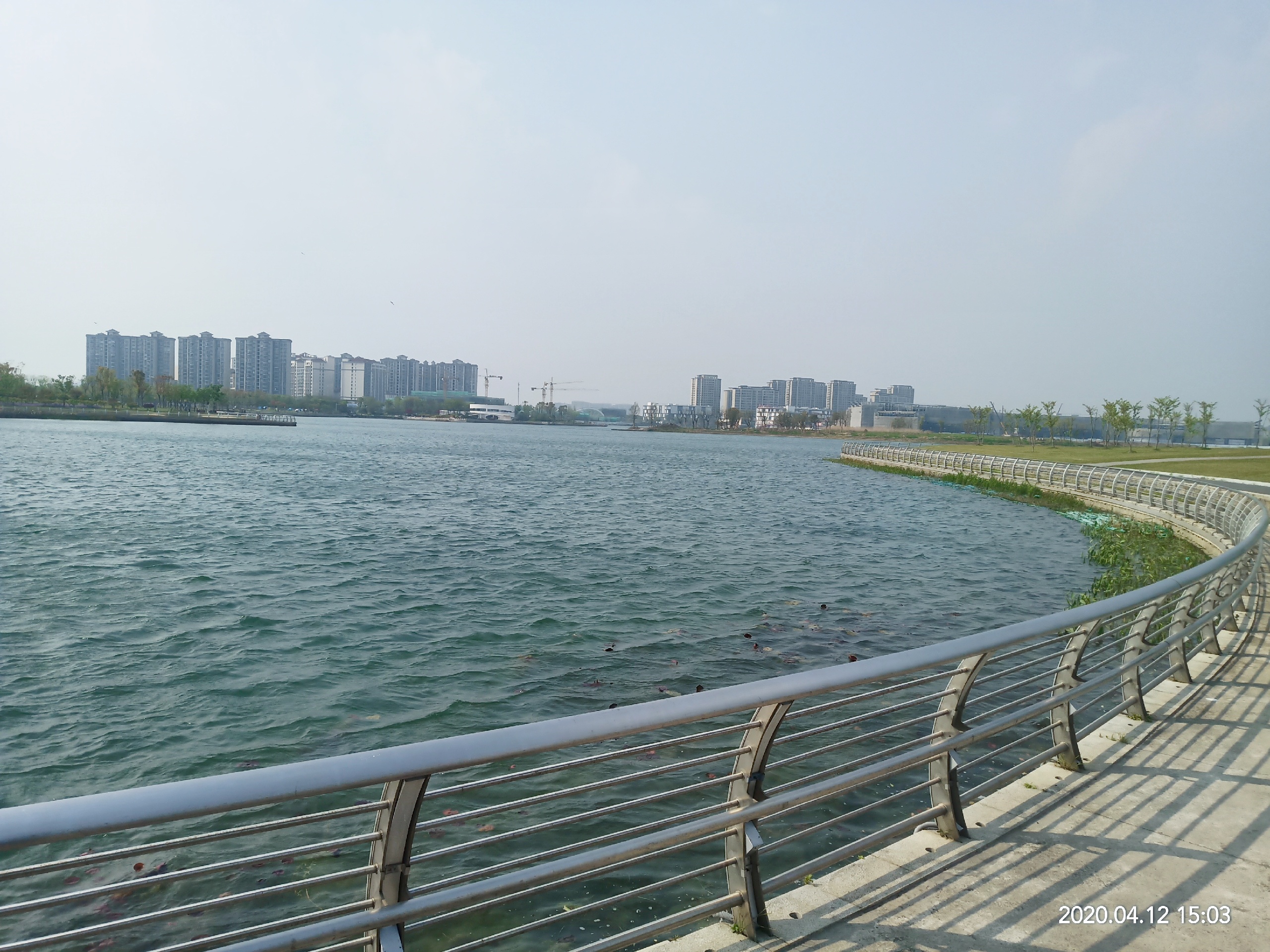 上海之鱼公园，里面非常大可以轻轻松松玩一天