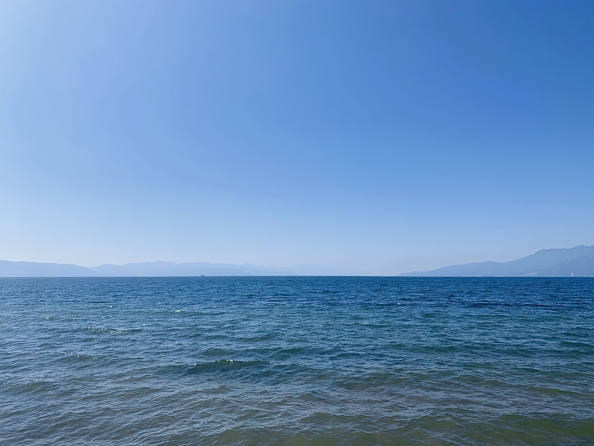 看了抚仙湖就相当于看海，湖水非常的蓝，水质保护得非常