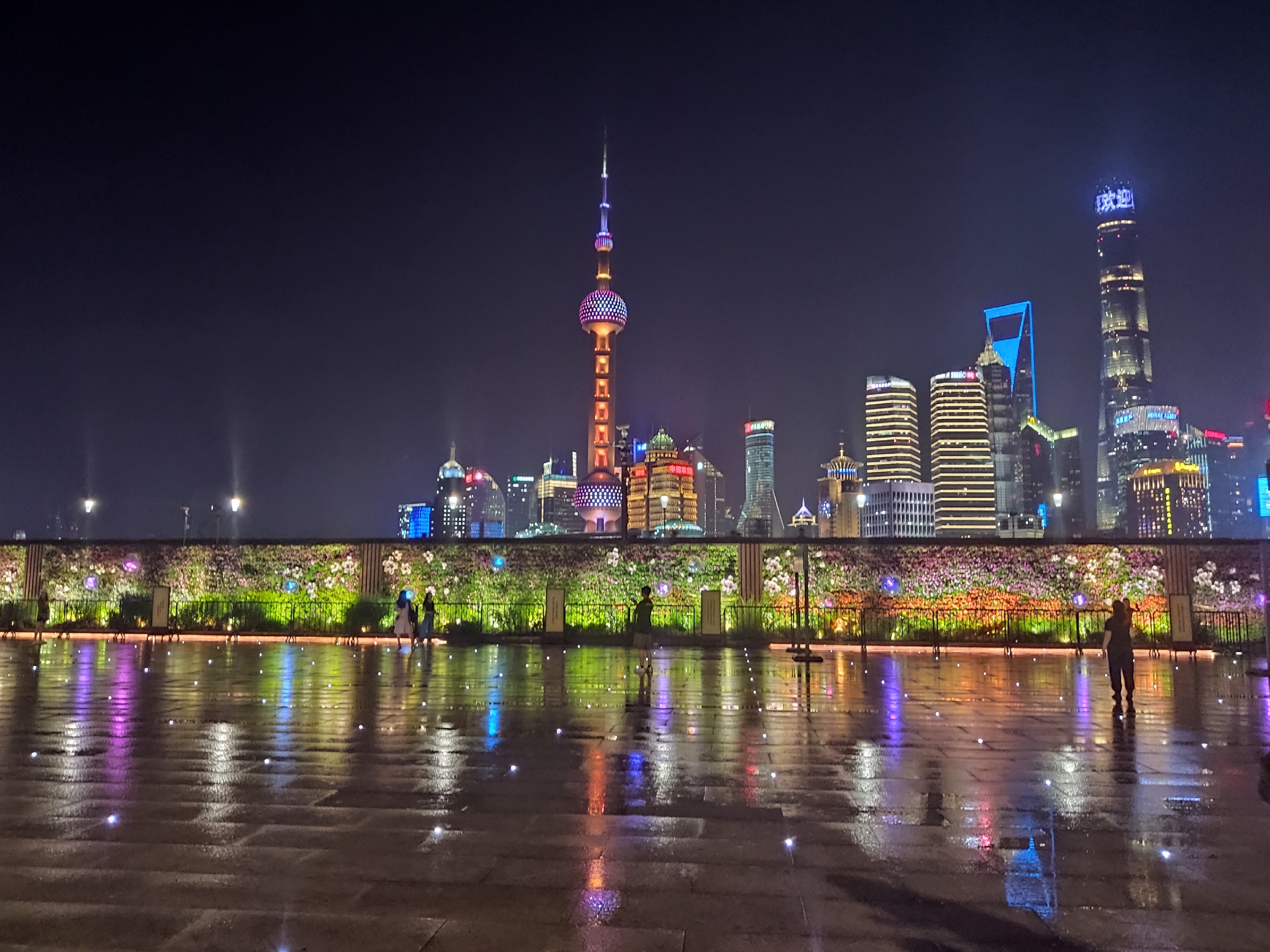 上海外滩的夜永远那么璀璨夺目_上海外滩夜景图片