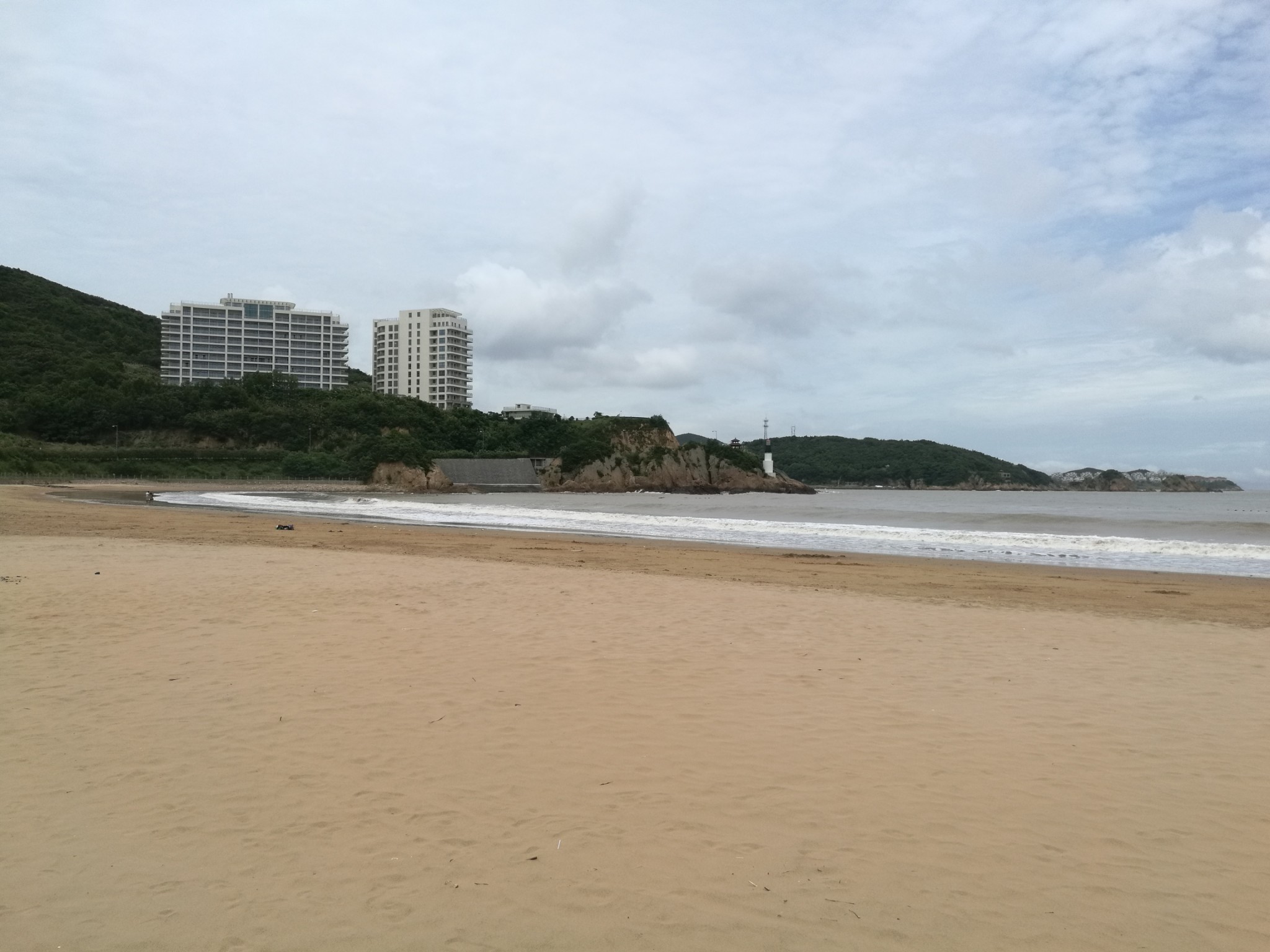 浙江舟山秀山岛有一个名字很古怪的沙滩：“吽唬沙滩”