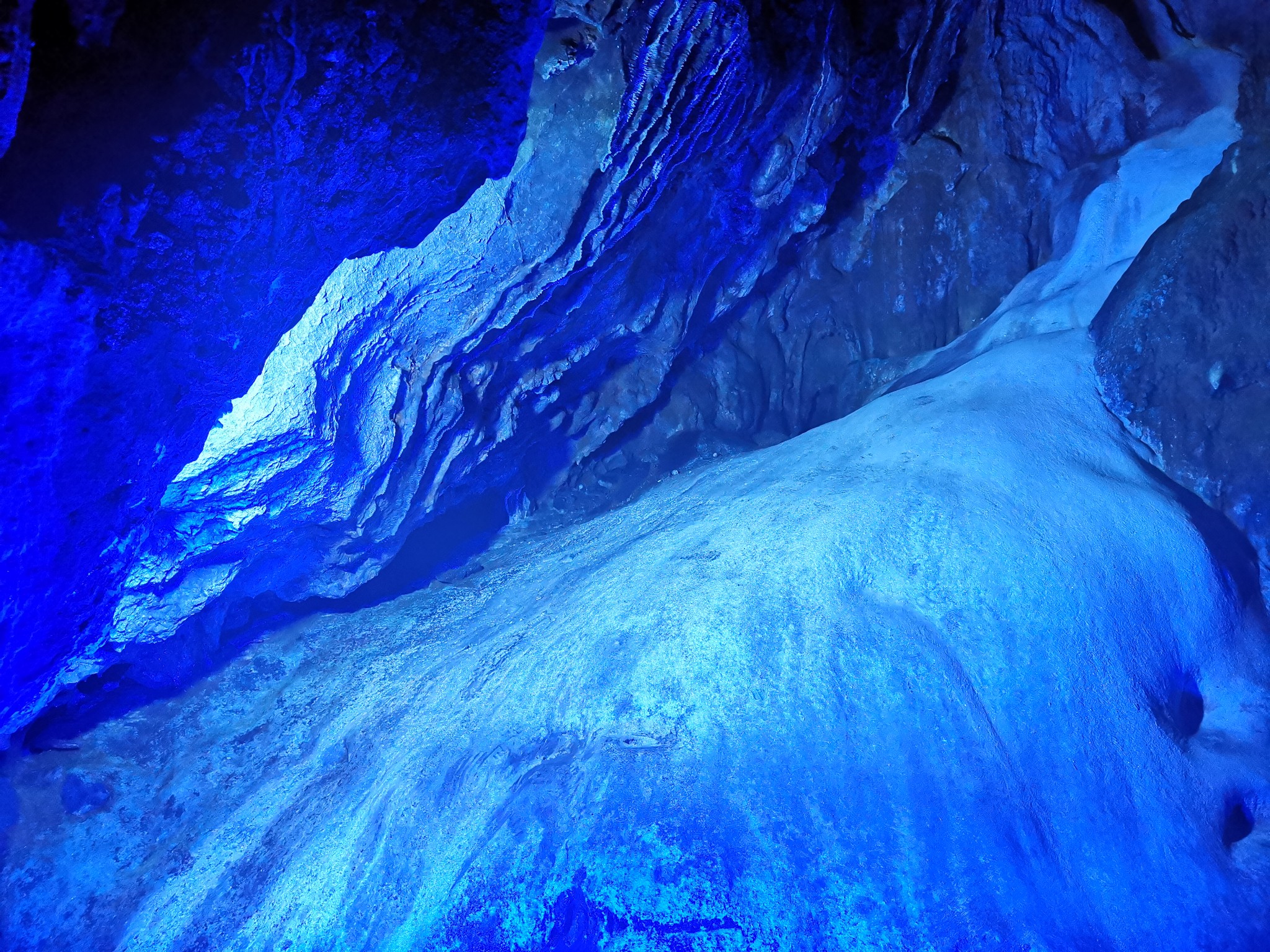 游玉华洞，喀斯特地貌形成的溶洞，是福建省最长最大的石灰岩溶洞。