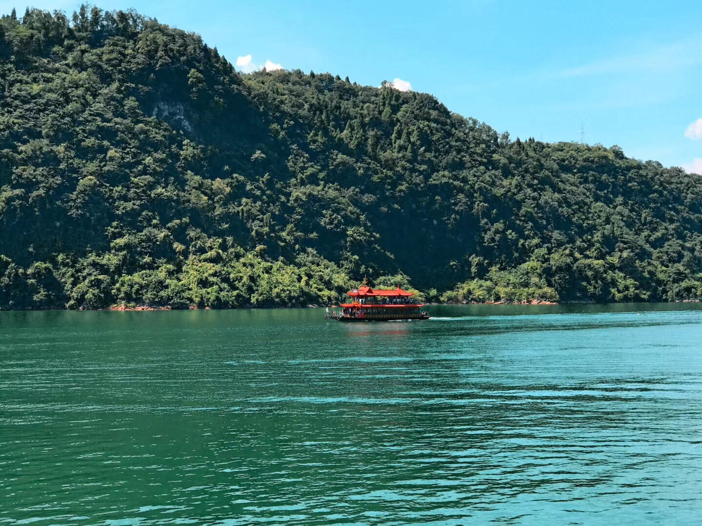 清江画廊清澈的湖水，清秀的山-2020清江画廊最新图片