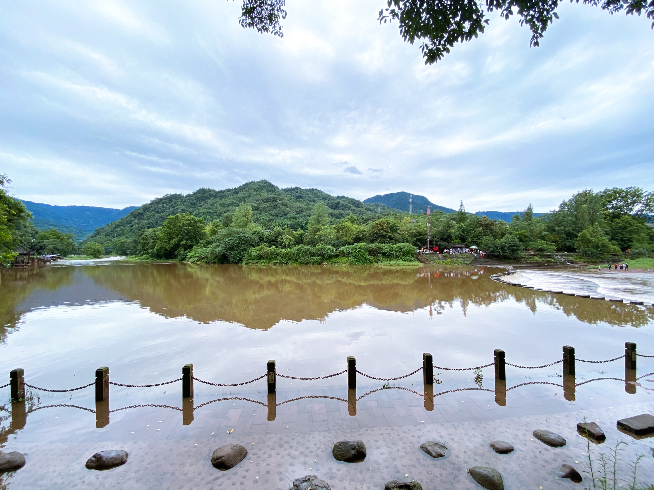 夏天的柳江古镇玩水好去处下雨后就变成了烟雨柳江