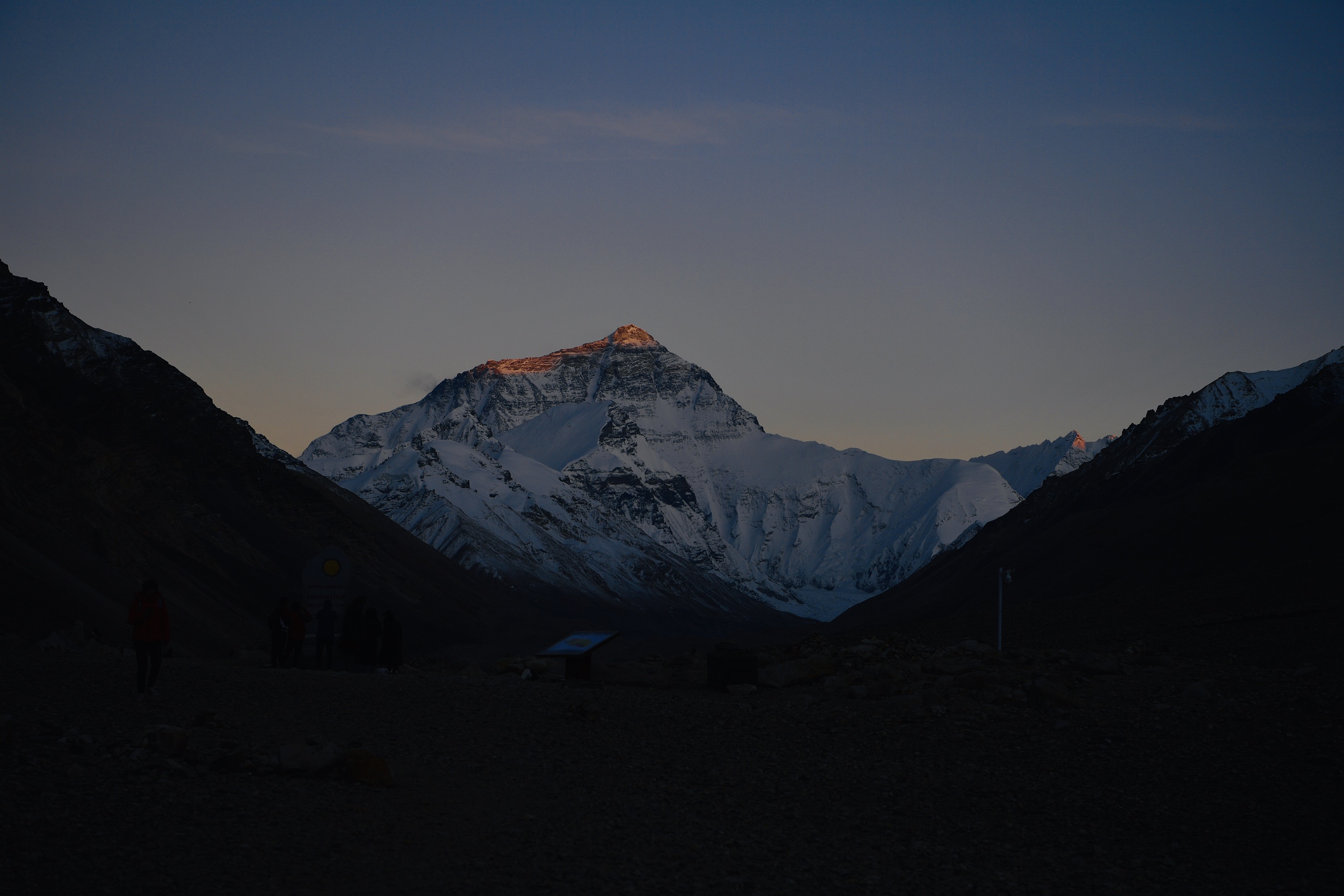 珠峰大本营看珠穆朗玛日落金山-日喀则一路赶来，接近8个小时才到