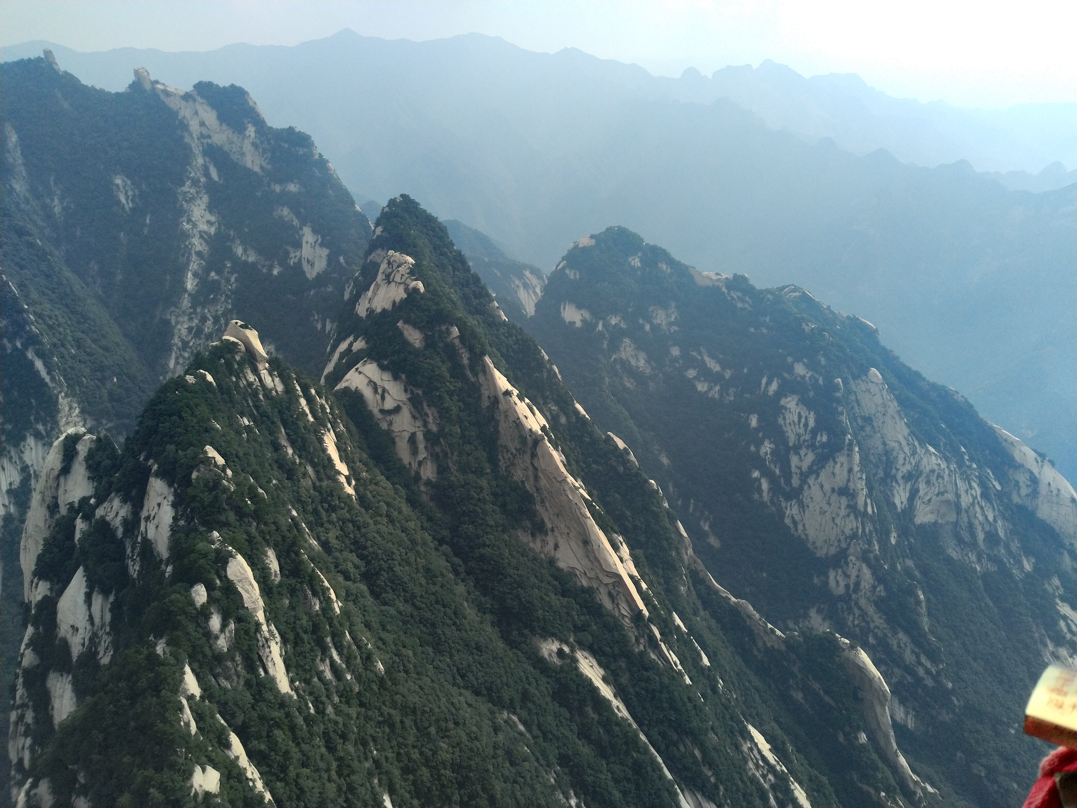 西岳华山，中华第一险山，自然景色冠绝五岳。