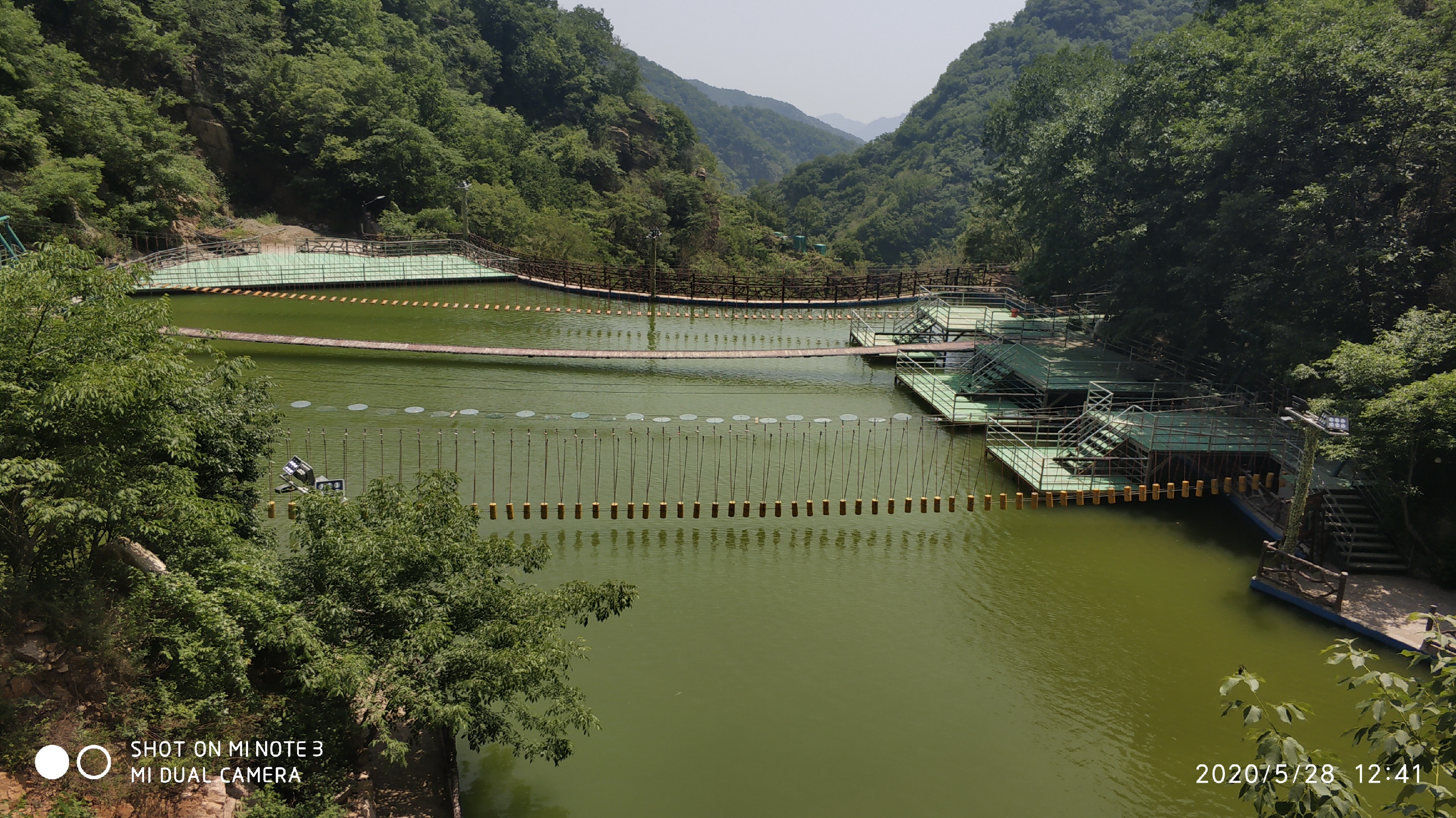 蓟县九山顶公园，建有一个玻璃栈道和一个水上游乐场