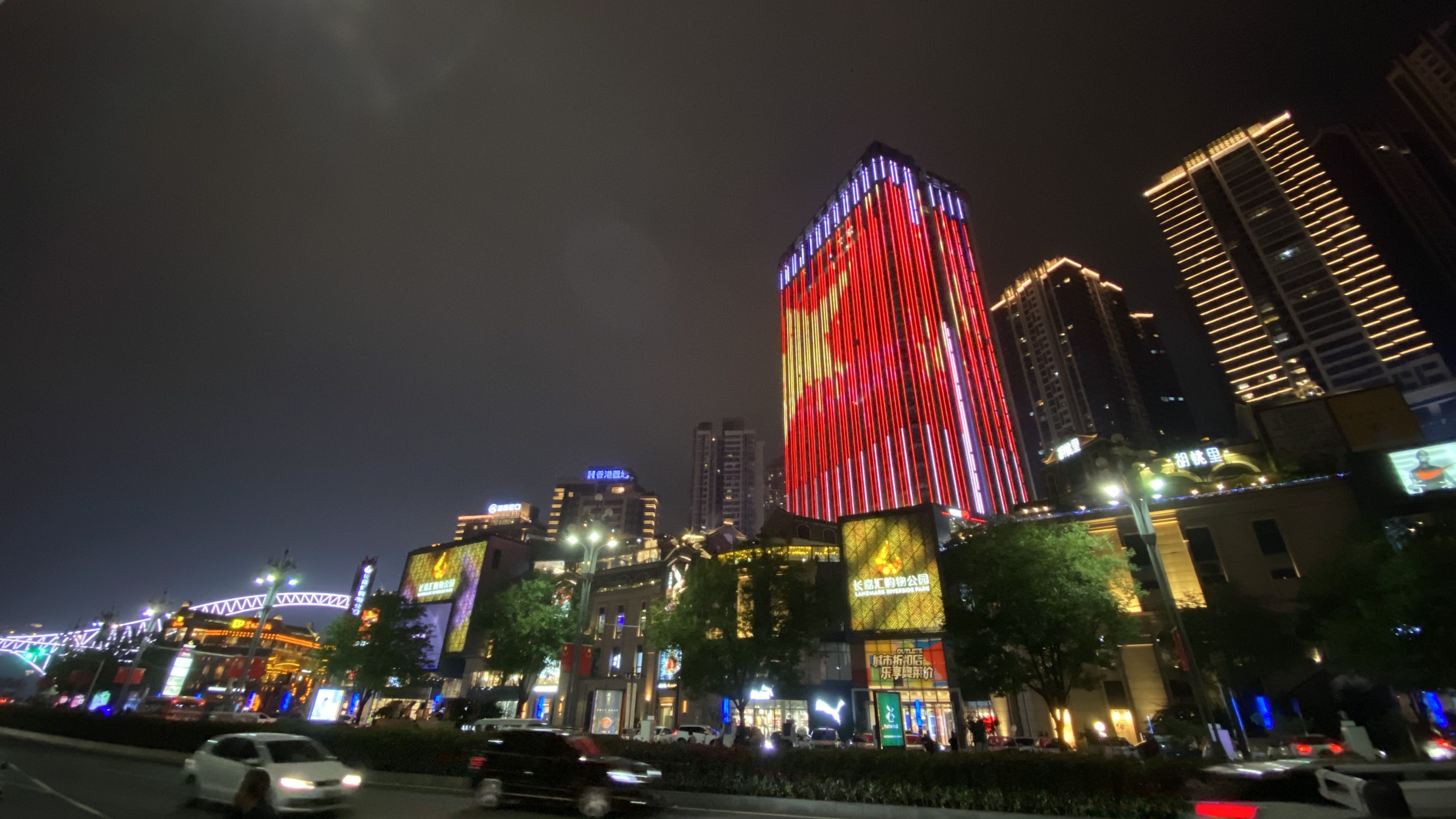 重庆长嘉汇弹子石老街夜晚灯光不错观看重庆夜景的好地方