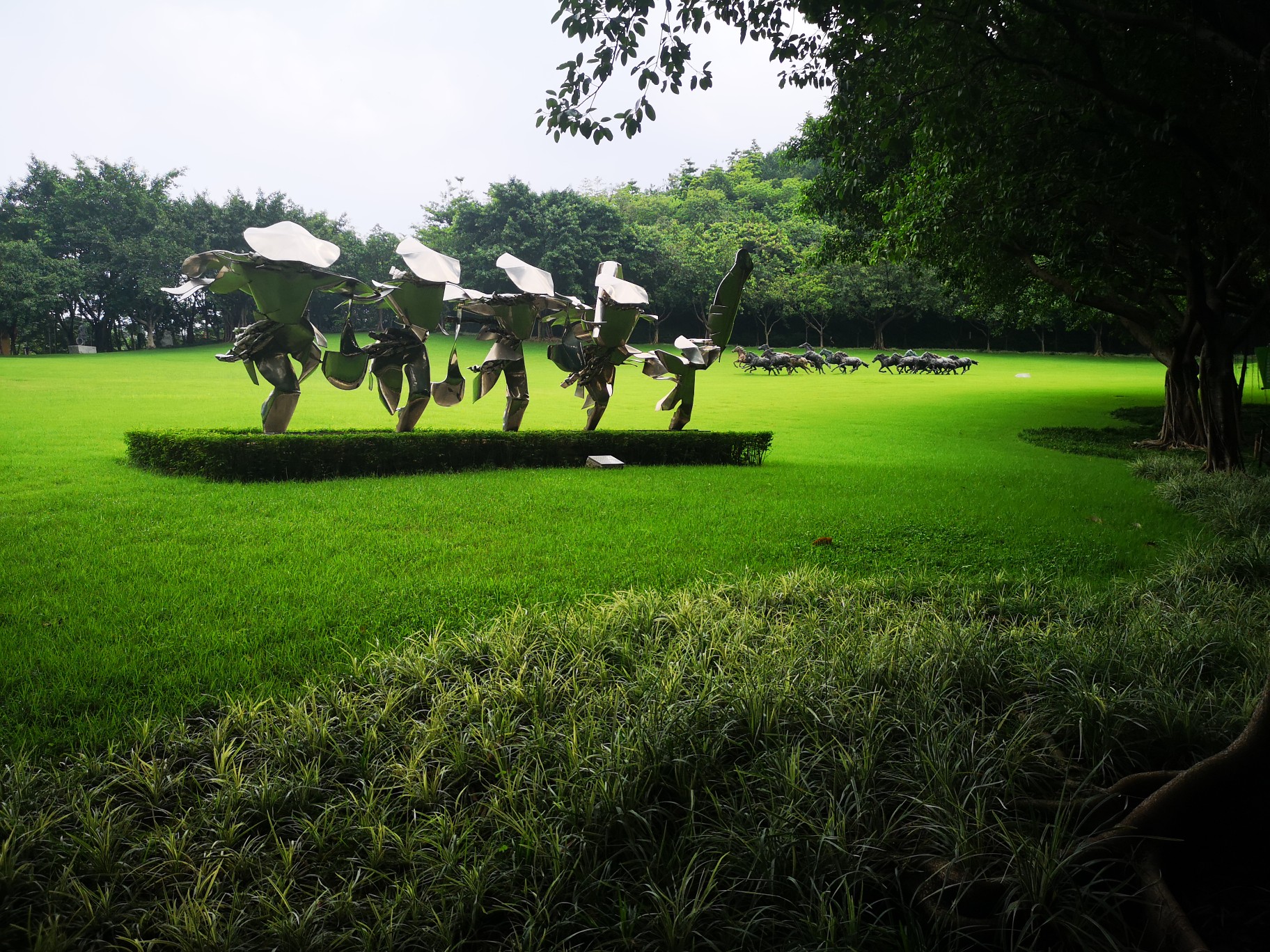 雕塑公园-以雕塑为主题，与园林结合公园。