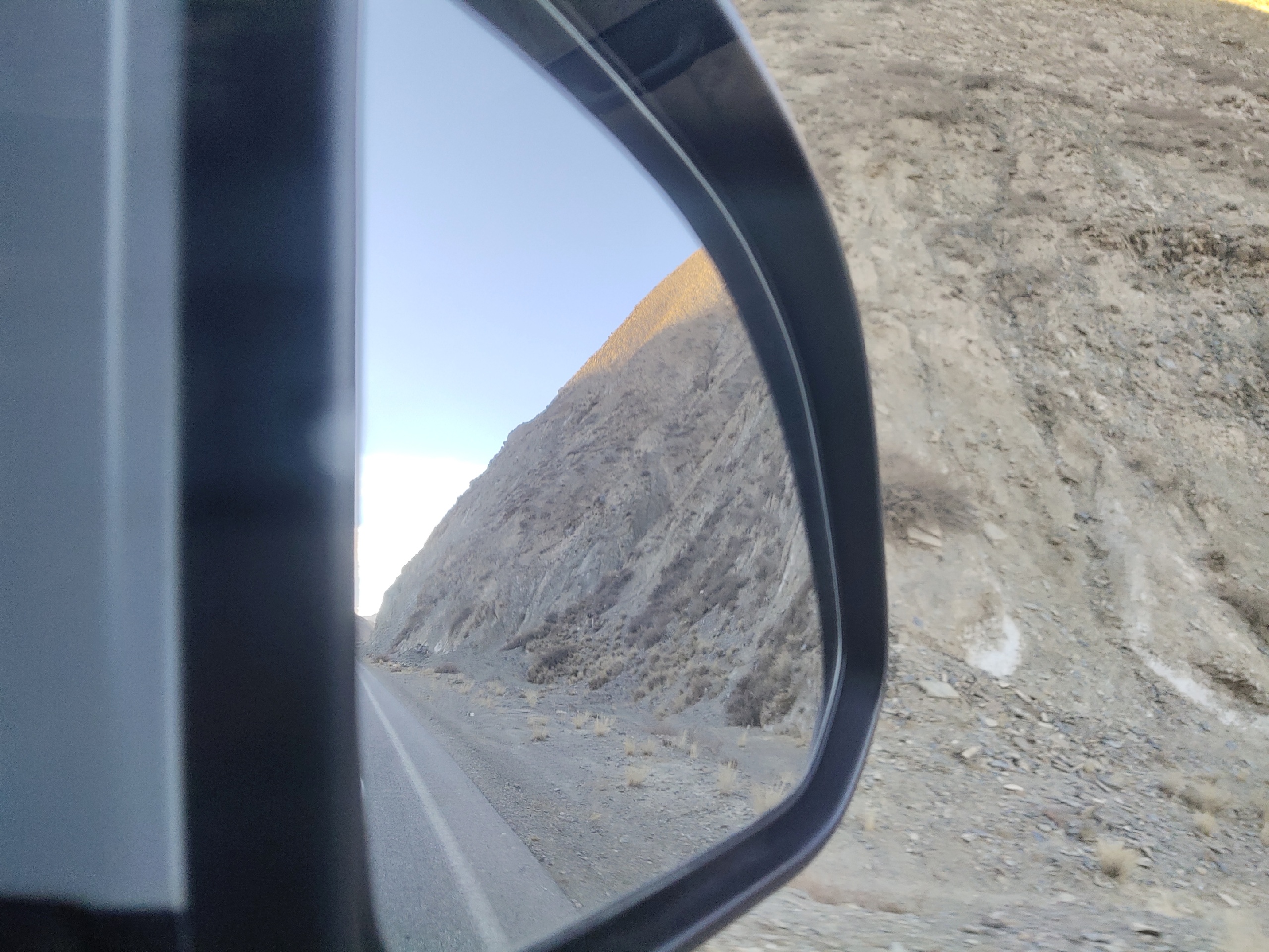 大美新疆_从阿图什到阿合奇的一路，这把的路限速，所以一路开了六七个小时