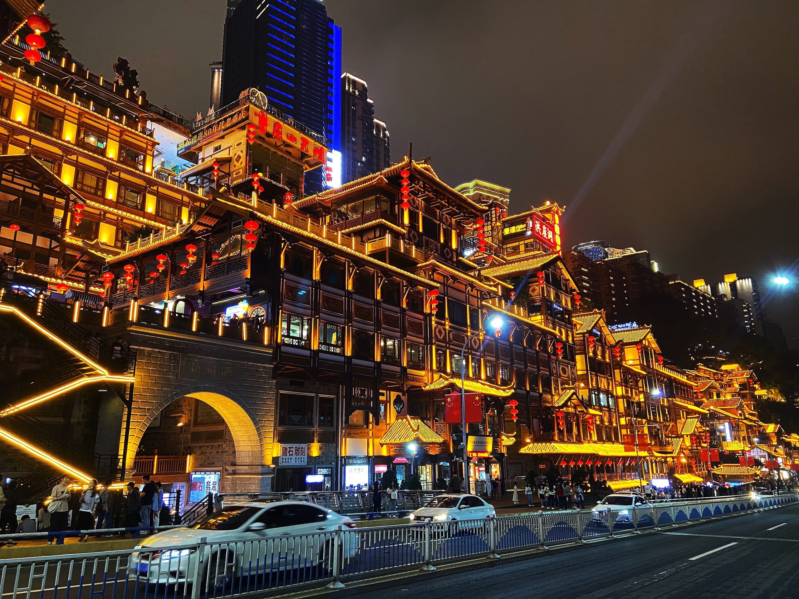 重庆必去的打卡地——洪崖洞民俗风貌区最能一下体现魔幻3D城市的地标