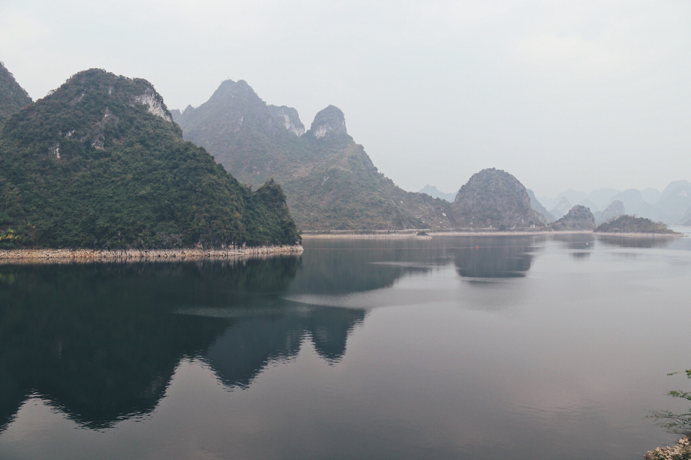 既有“水上桂林”，又有点“千岛湖”感觉的大龙湖