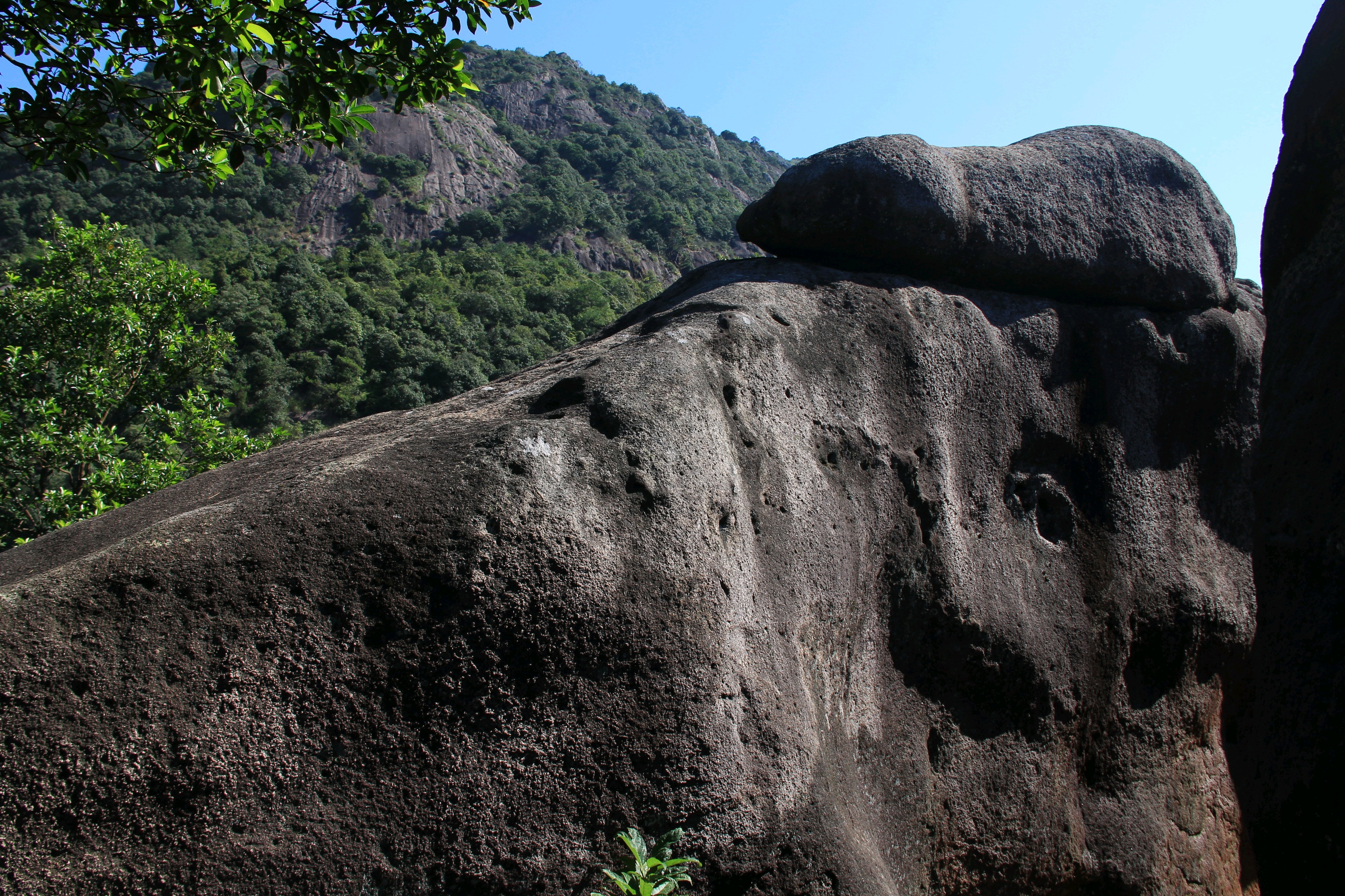麦斜岩，为福建仙游四大景之一