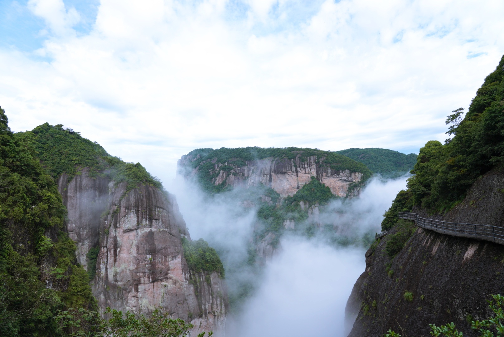 浙江台州的神仙居景区游玩-天台四万八千丈，对此欲倒东南倾