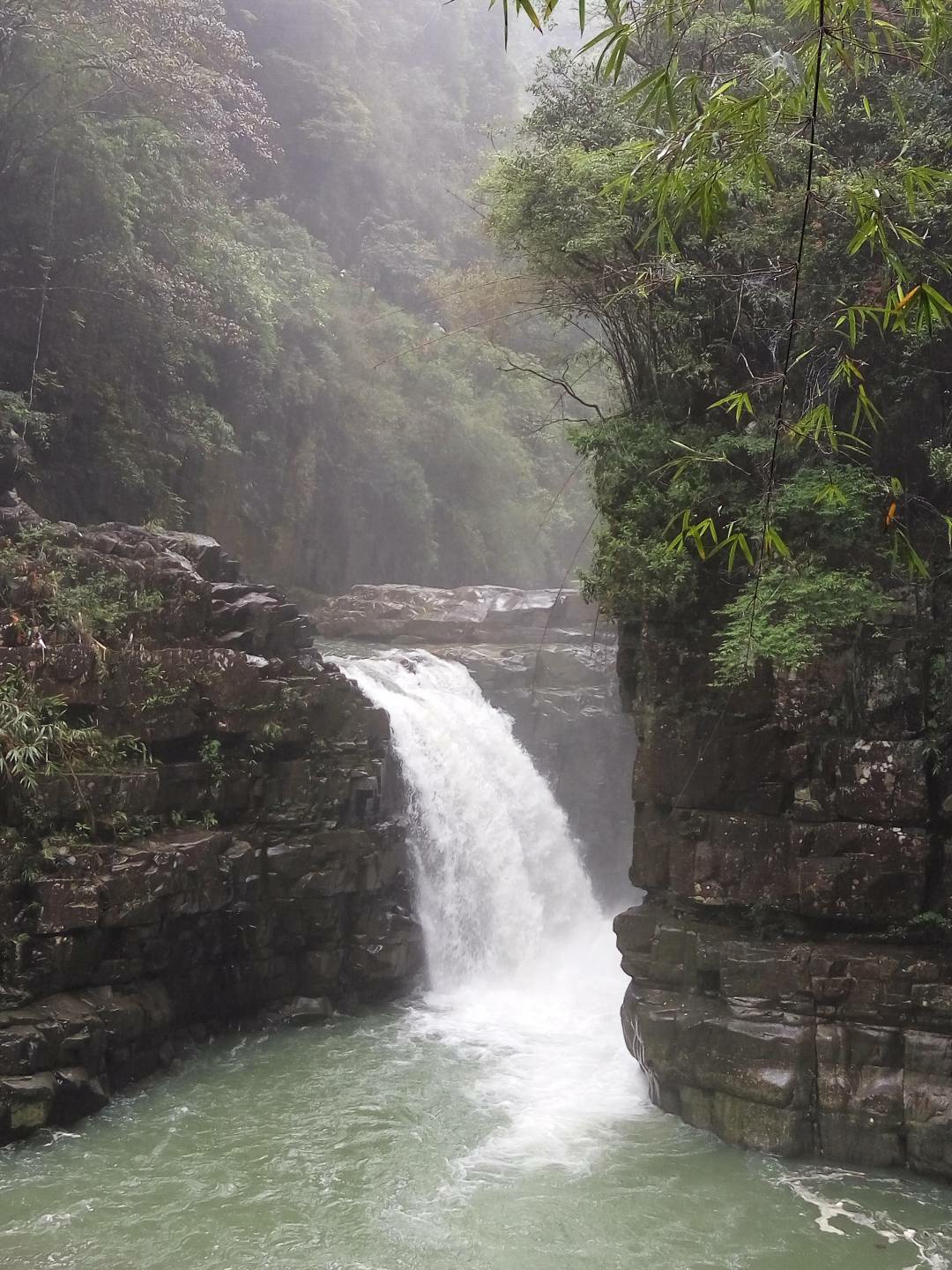 广东大峡谷-五一的时候过去，湿气很大，主要是瀑布还蛮壮观的