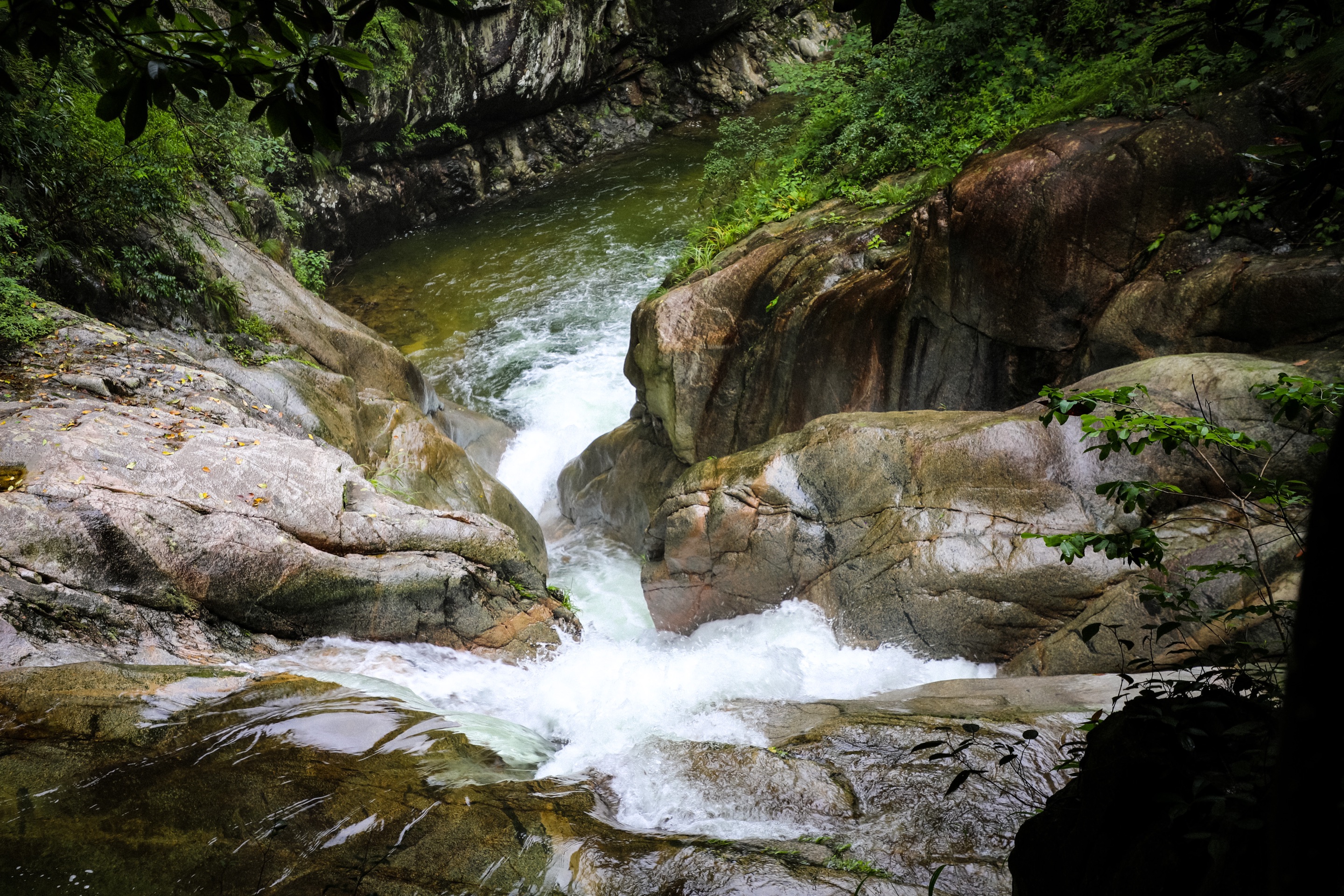 藏在深山里的绝美瀑布群，安徽六安必打卡-龙井峡