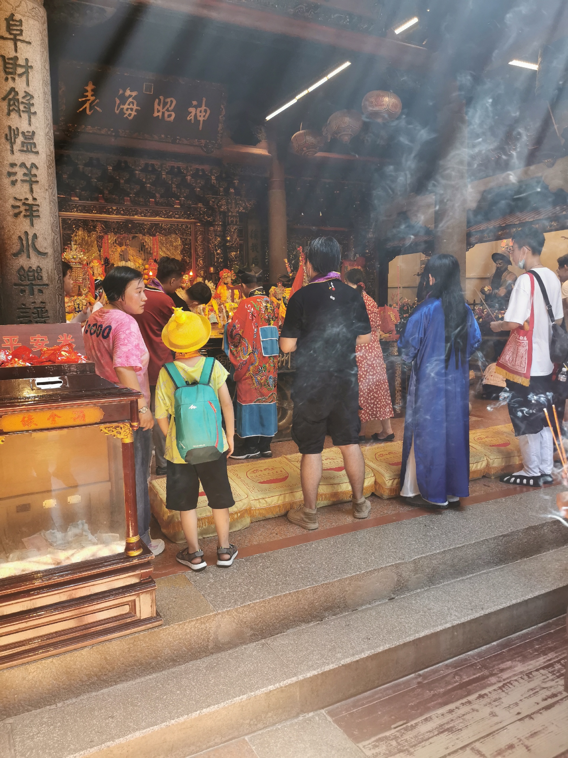 湄洲岛妈祖庙，人气超旺得寺庙！据说这里的祈福非常零验，每天的人流络绎不绝