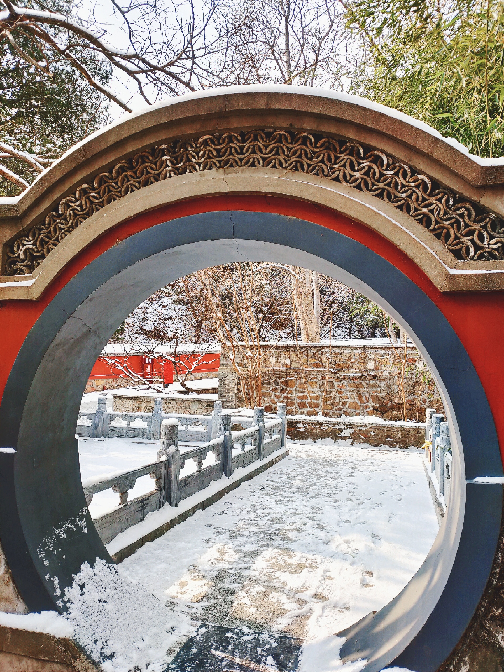 北京绝佳赏雪胜地-潭柘寺，爱极了这红墙琉璃瓦