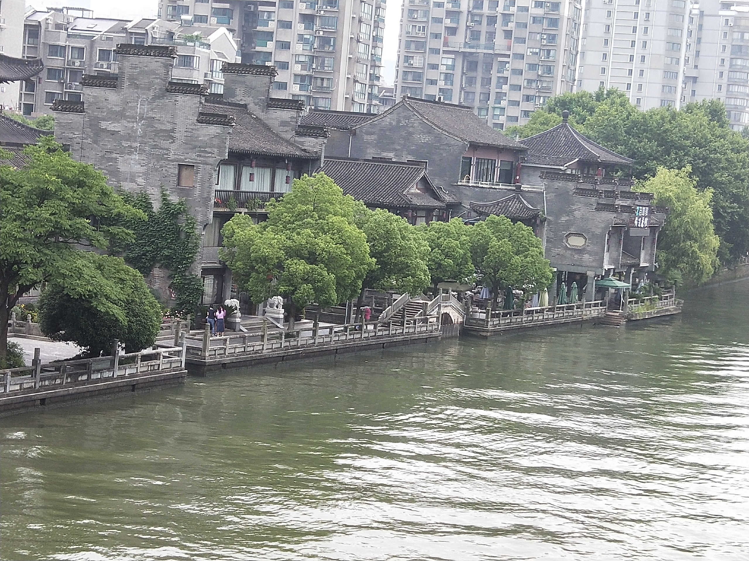 京杭大运河这个地方，真是很适合休闲地走走坐坐