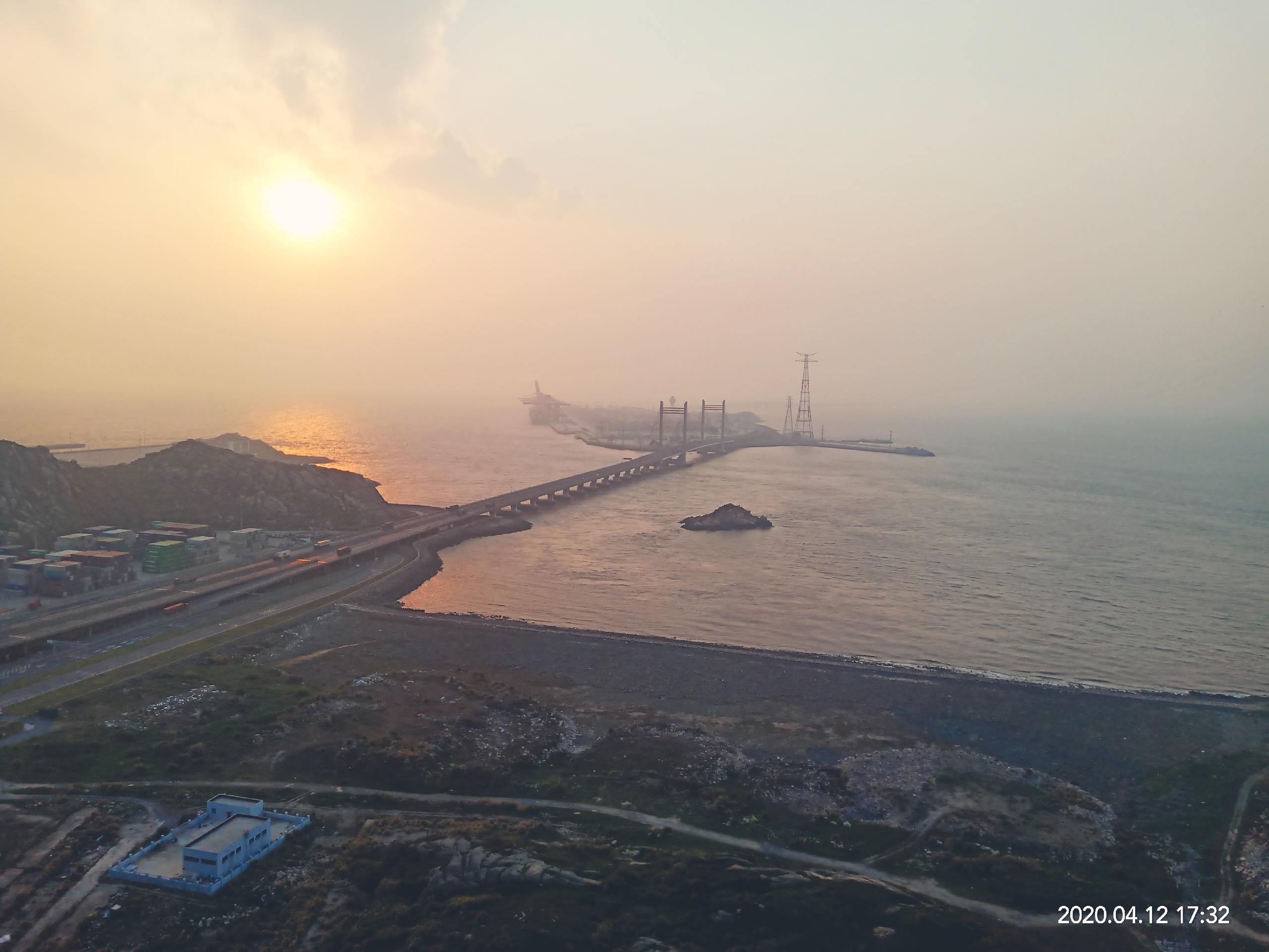 心心念念的东海大桥，中国人民创造的工程奇迹-洋山深水港