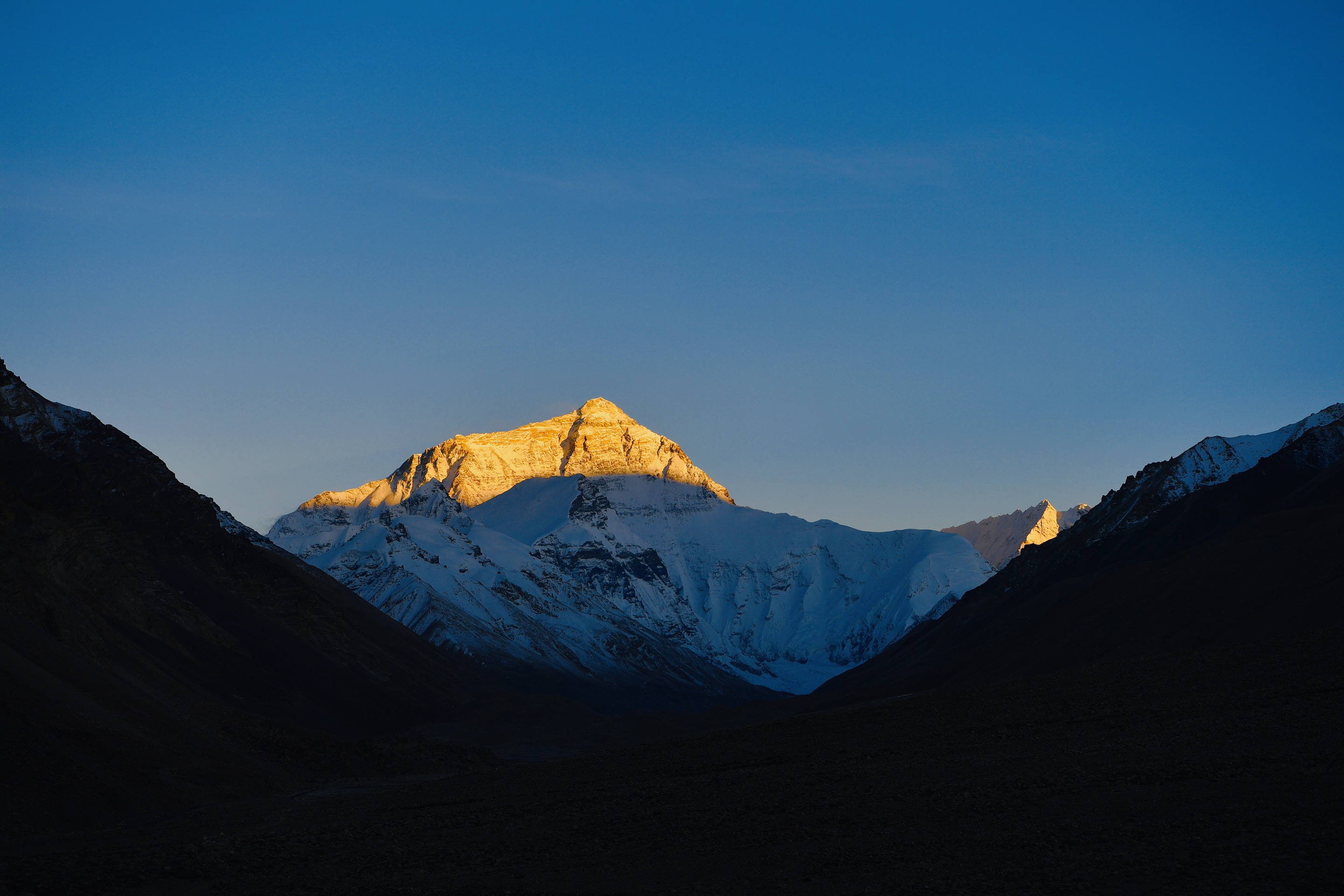 珠峰大本营看珠穆朗玛日落金山-日喀则一路赶来，接近8个小时才到