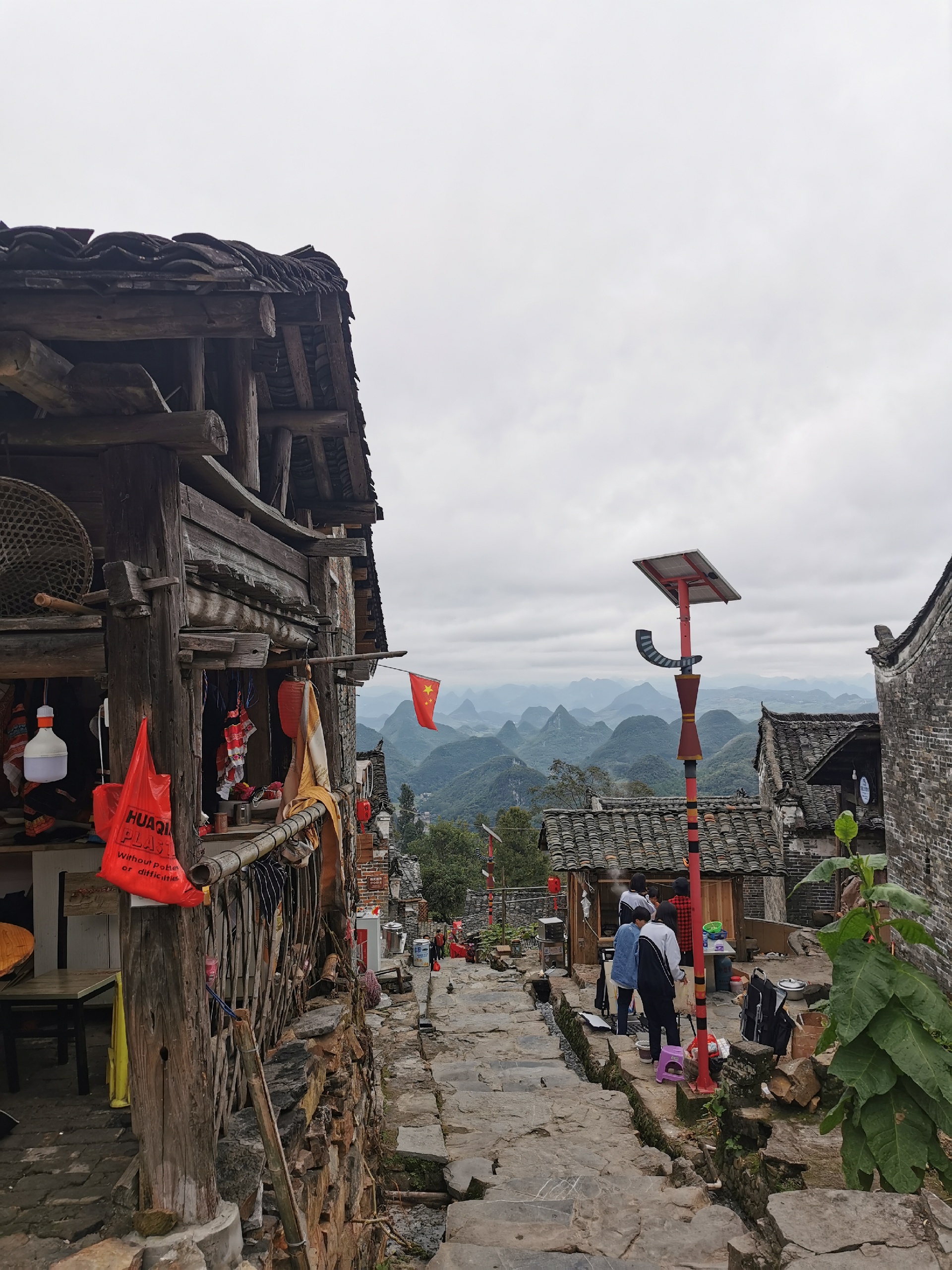 深山环抱的南岗千年瑶寨 感受着瑶族文化带来的美丽