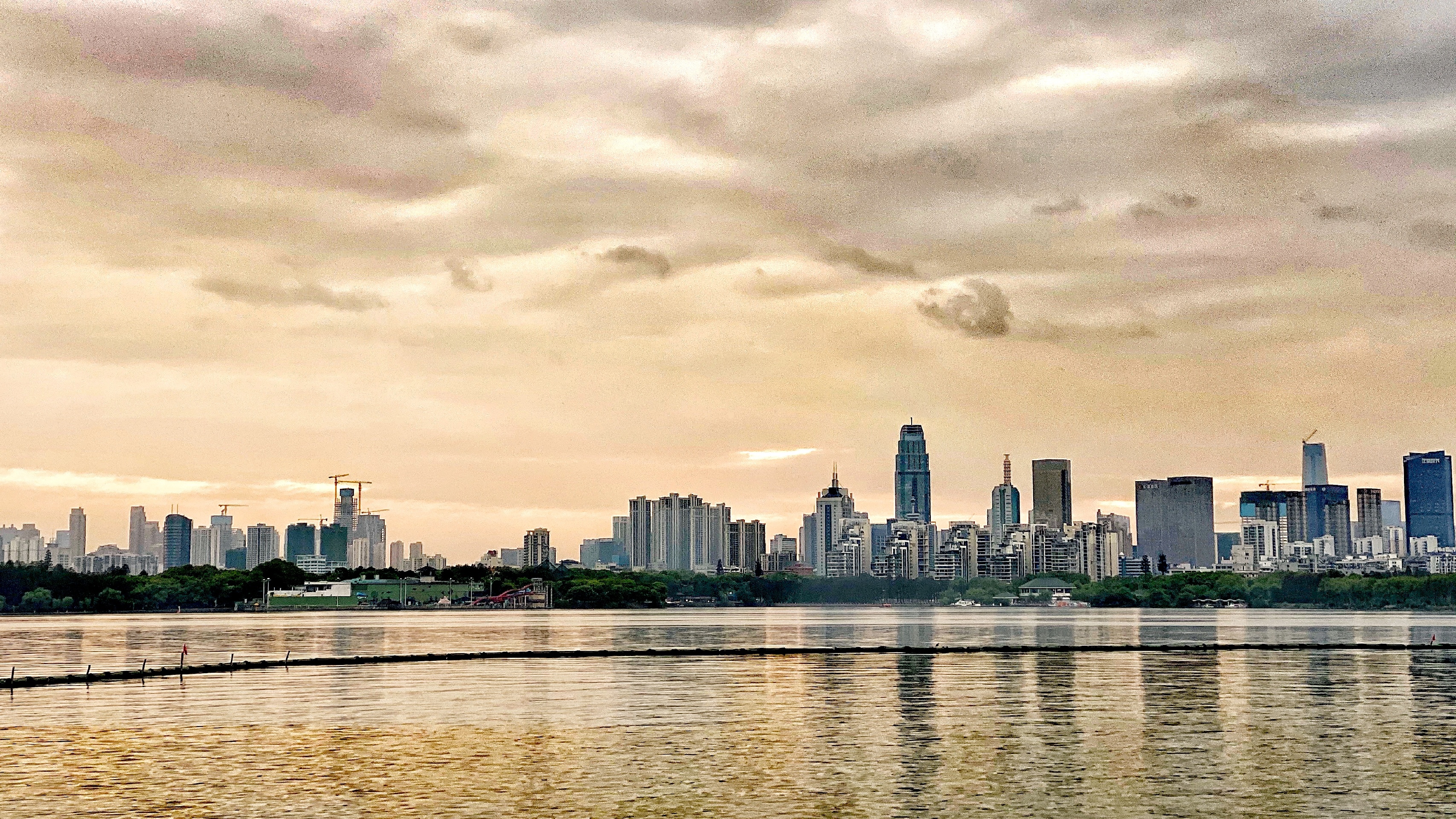 东湖绿道--武汉的天空之镜
