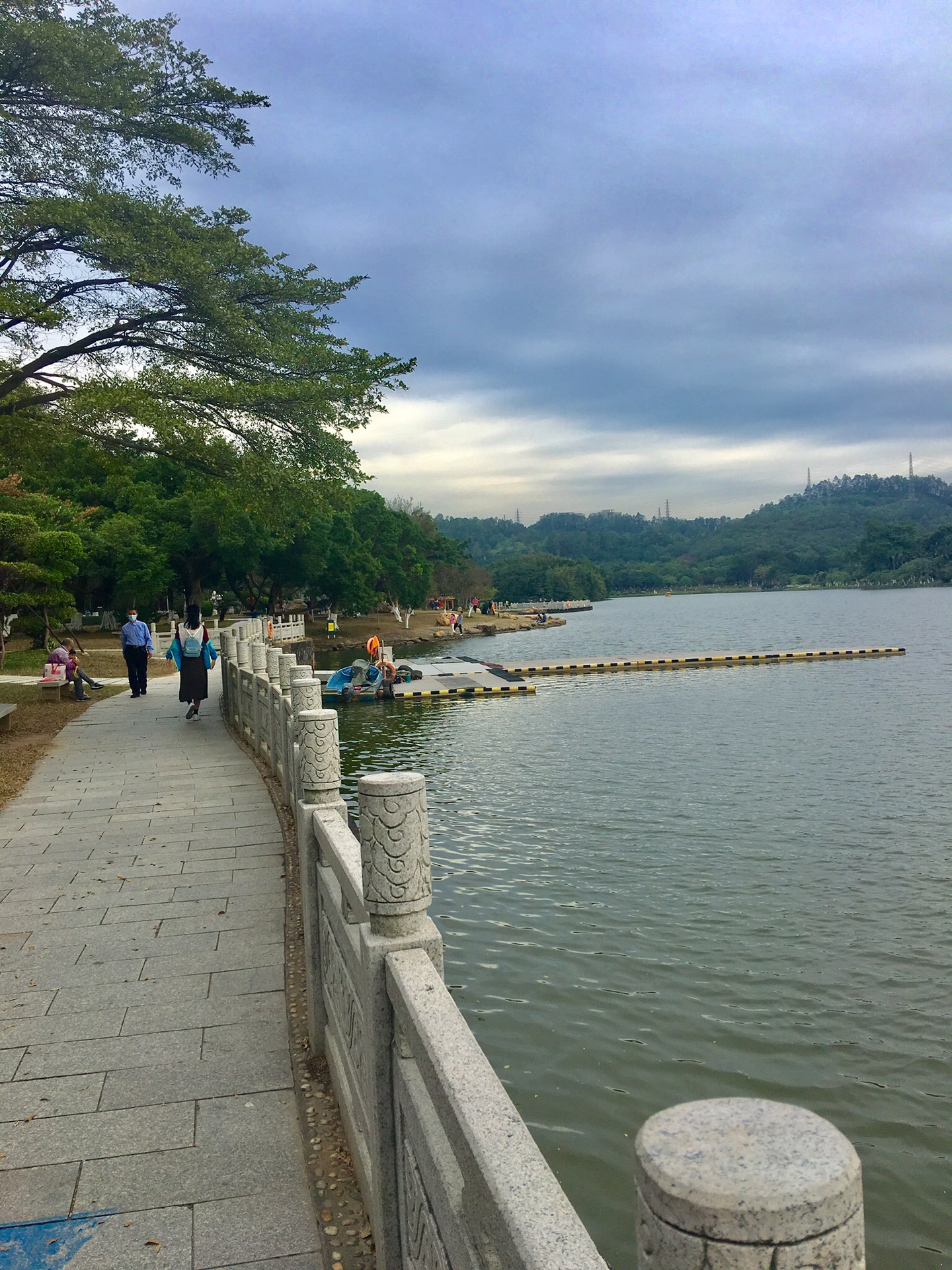 再游广州大夫山森林公园-上次只骑自行车没有沿湖慢步，而今次就只沿着湖边慢步