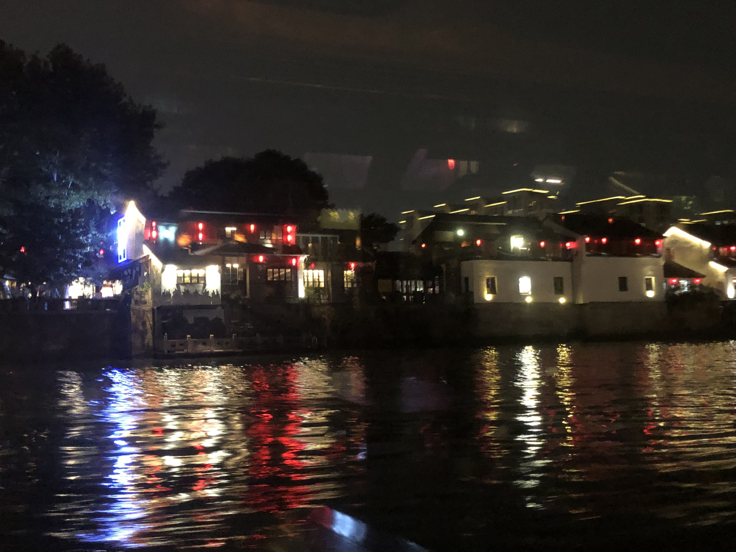 坐船游杭州京杭大运河看两岸夜景