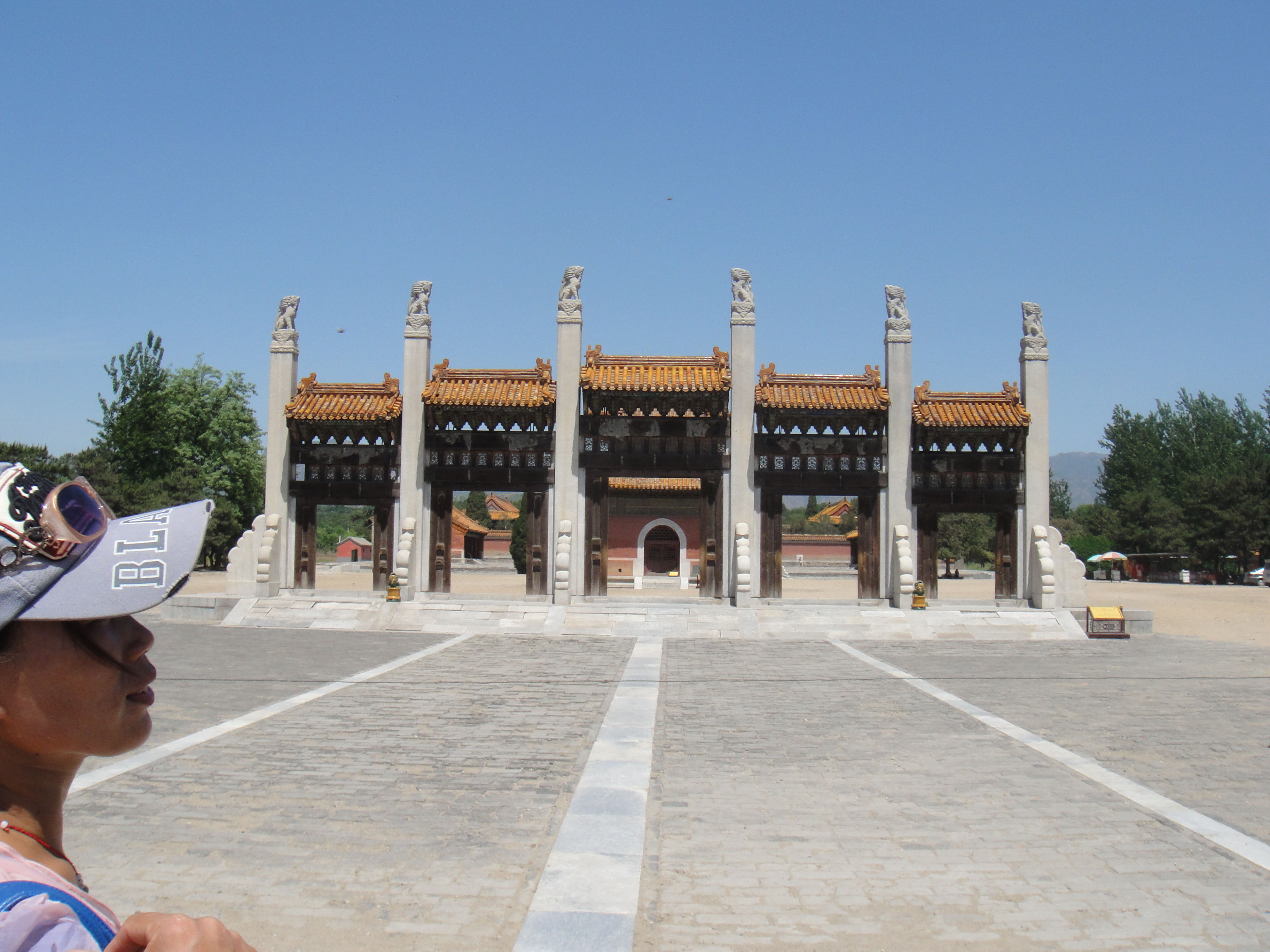清西陵位于河北省易县，距北京约100公里。清西陵共有14座陵墓