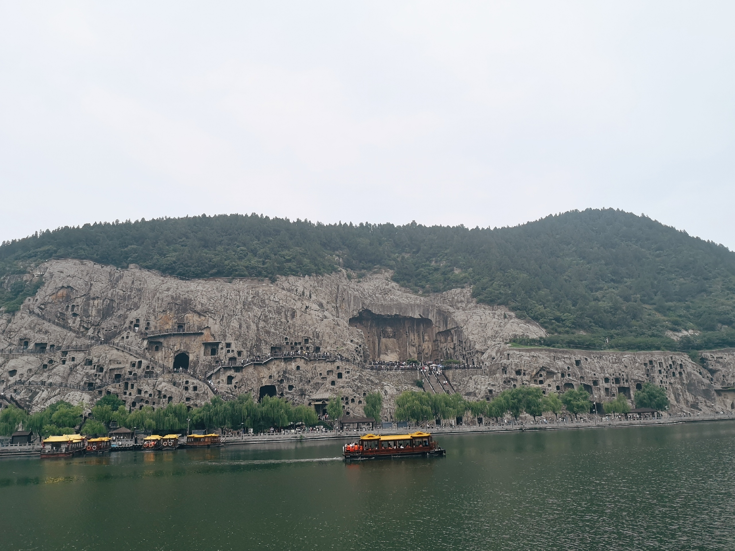 洛阳龙门石窟-中国四大石窟之一