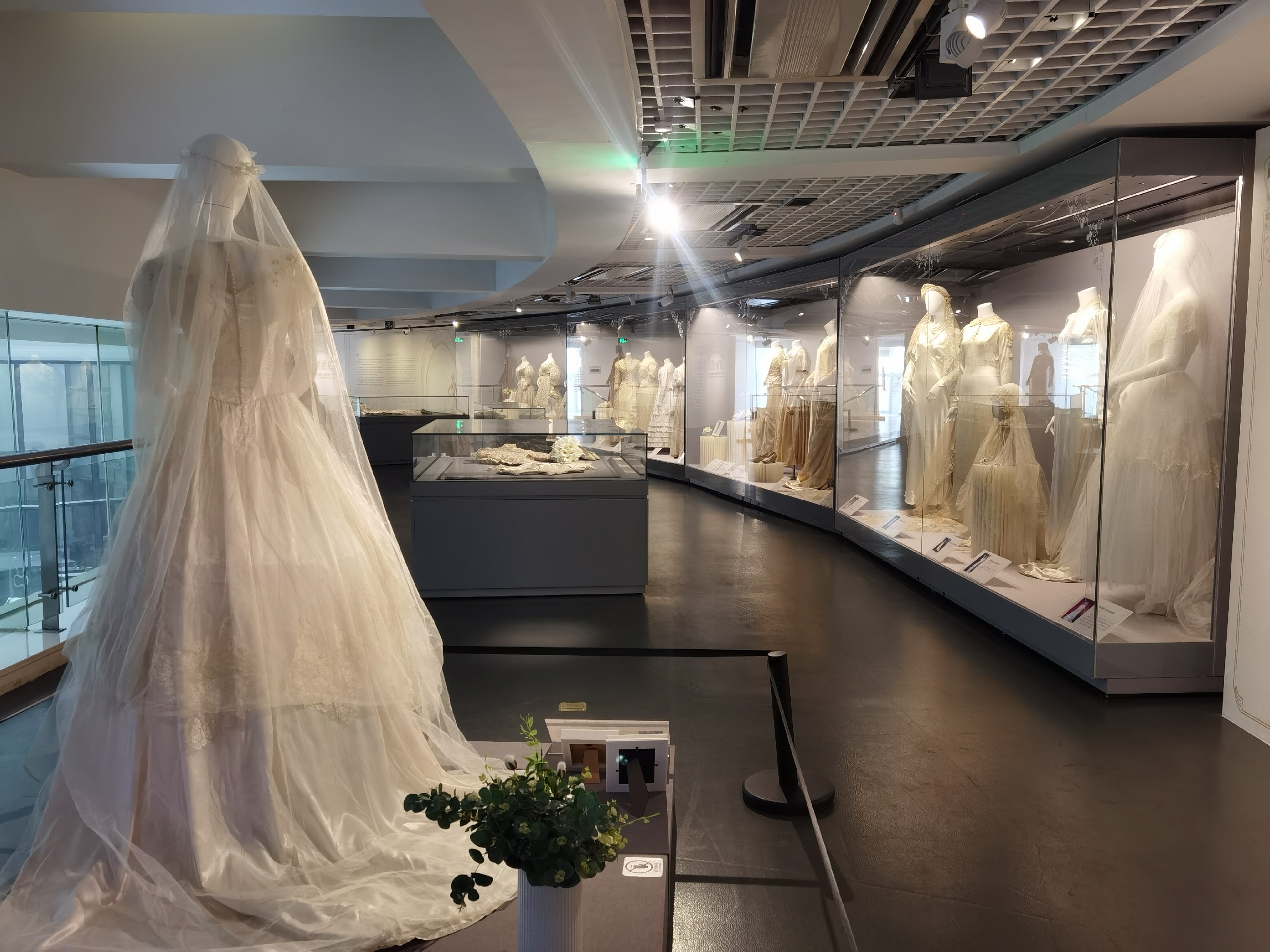 浙江丝绸博物馆——平时见不到的19-20世纪西方婚纱展