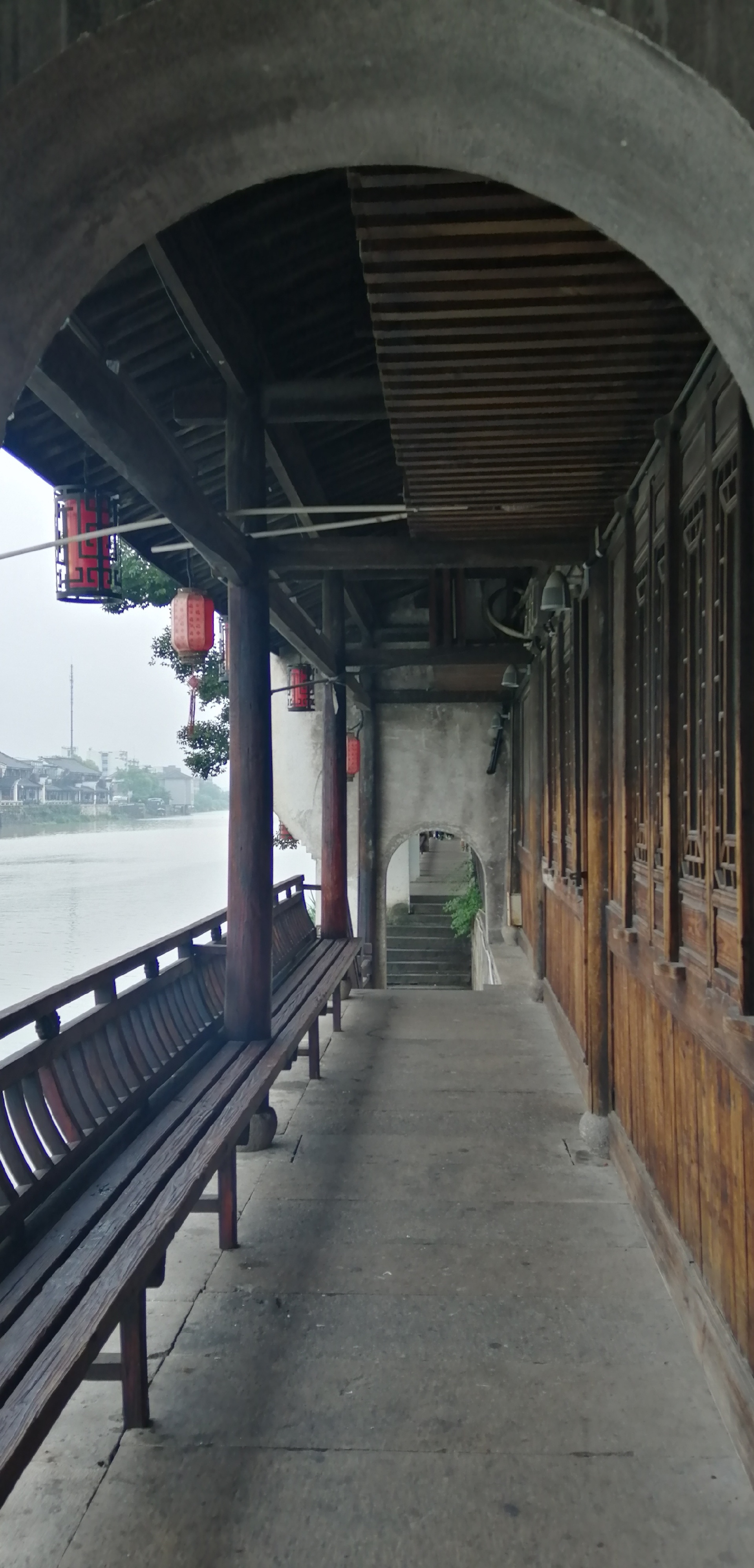 江南小镇_塘栖古镇—雨丝；青石板；回廊；灰墙构成独特的韵味！